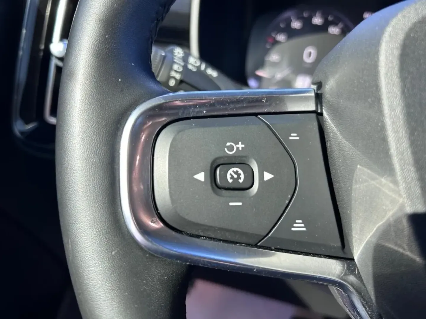 2022 /Charcoal Leather Volvo XC40 Momentum (YV4AC2HK4N2) with an 2.0L 16V DI I4 Turbocharged Drive-E engine, Automatic transmission, located at 970 Woodlawn Dr., Farmington, MO, 63640, (573) 431-7800, 37.825642, -90.468674 - Are you in search of an adventure-ready vehicle that exudes sophistication while providing practicality for your everyday life? Look no further than the 2022 Volvo XC40 Momentum, available now at Pettus CDJR Farmington, your premier OEM dealership located at 970 Woodlawn Drive, Farmington, MO 63640. - Photo#12