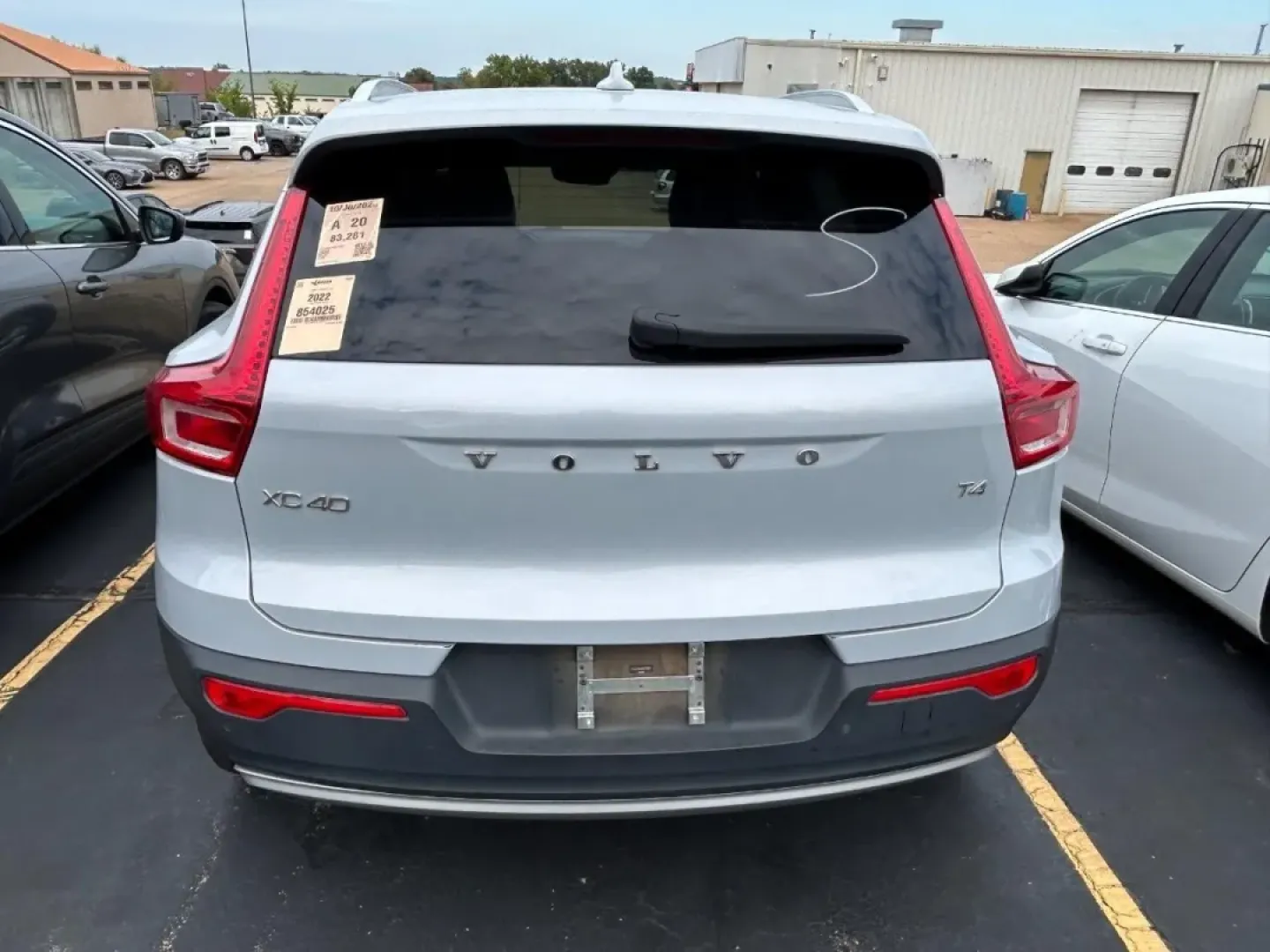 2022 /Charcoal Leather Volvo XC40 Momentum (YV4AC2HK4N2) with an 2.0L 16V DI I4 Turbocharged Drive-E engine, Automatic transmission, located at 970 Woodlawn Dr., Farmington, MO, 63640, (573) 431-7800, 37.825642, -90.468674 - Are you in search of an adventure-ready vehicle that exudes sophistication while providing practicality for your everyday life? Look no further than the 2022 Volvo XC40 Momentum, available now at Pettus CDJR Farmington, your premier OEM dealership located at 970 Woodlawn Drive, Farmington, MO 63640. - Photo#4
