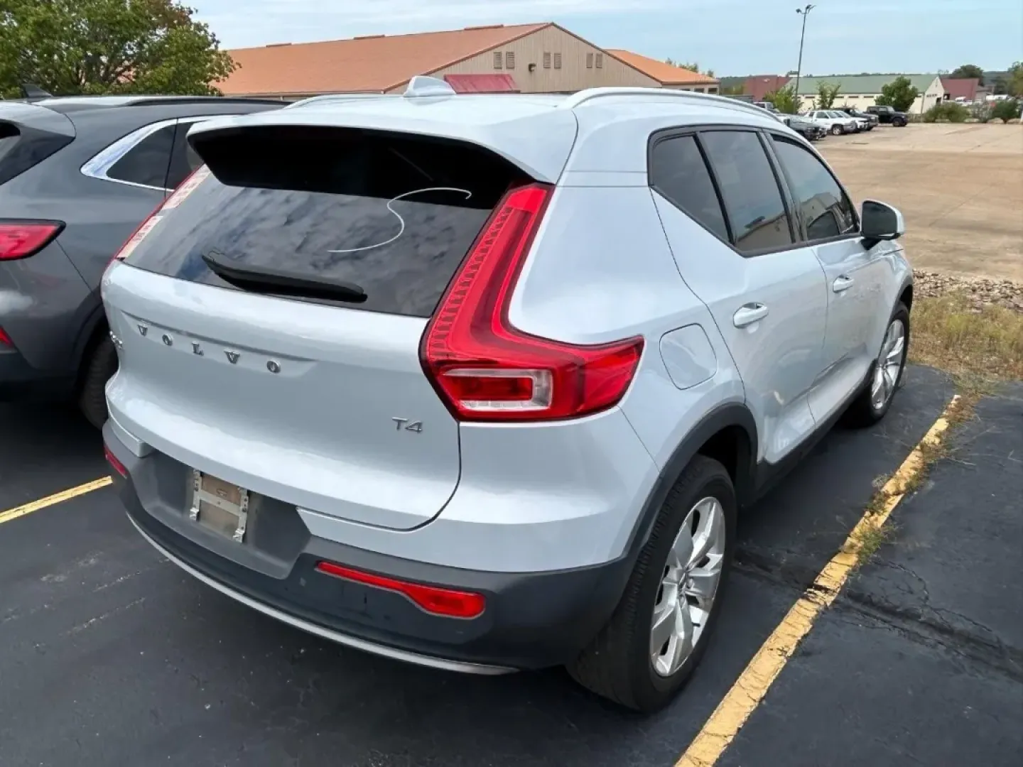 2022 /Charcoal Leather Volvo XC40 Momentum (YV4AC2HK4N2) with an 2.0L 16V DI I4 Turbocharged Drive-E engine, Automatic transmission, located at 970 Woodlawn Dr., Farmington, MO, 63640, (573) 431-7800, 37.825642, -90.468674 - Are you in search of an adventure-ready vehicle that exudes sophistication while providing practicality for your everyday life? Look no further than the 2022 Volvo XC40 Momentum, available now at Pettus CDJR Farmington, your premier OEM dealership located at 970 Woodlawn Drive, Farmington, MO 63640. - Photo#5