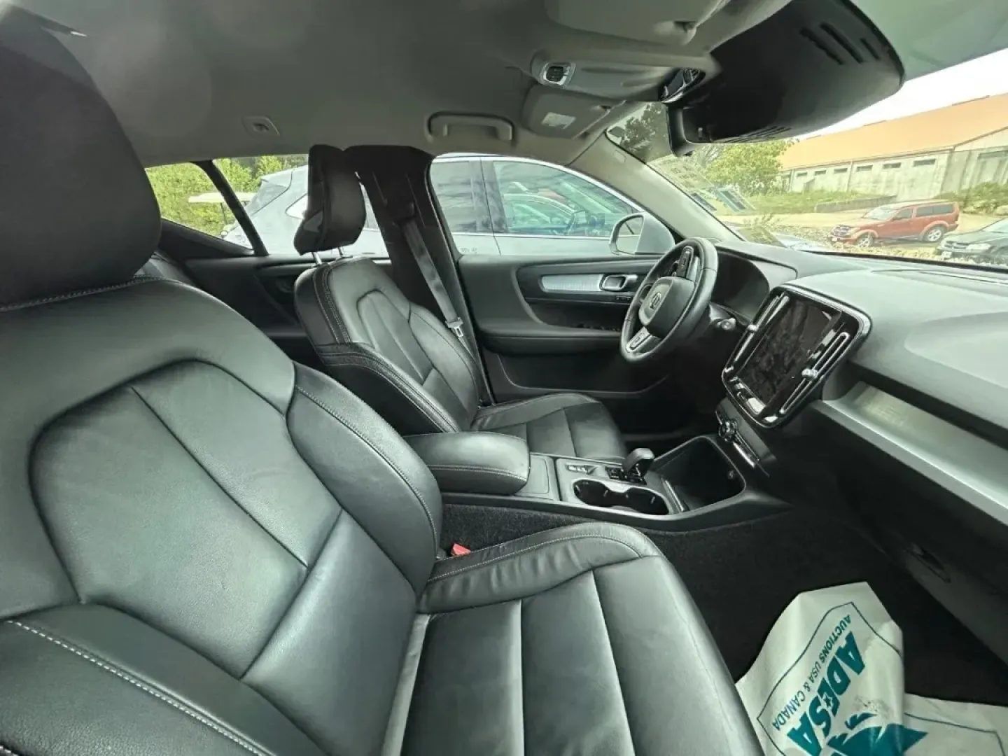 2022 /Charcoal Leather Volvo XC40 Momentum (YV4AC2HK4N2) with an 2.0L 16V DI I4 Turbocharged Drive-E engine, Automatic transmission, located at 970 Woodlawn Dr., Farmington, MO, 63640, (573) 431-7800, 37.825642, -90.468674 - Are you in search of an adventure-ready vehicle that exudes sophistication while providing practicality for your everyday life? Look no further than the 2022 Volvo XC40 Momentum, available now at Pettus CDJR Farmington, your premier OEM dealership located at 970 Woodlawn Drive, Farmington, MO 63640. - Photo#6