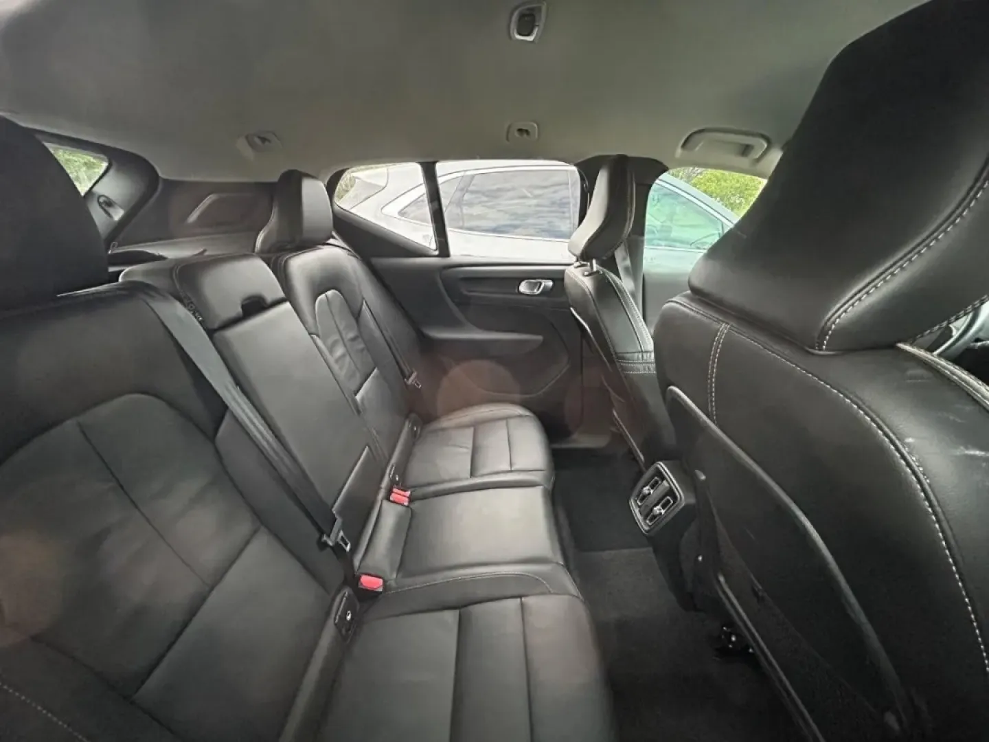 2022 /Charcoal Leather Volvo XC40 Momentum (YV4AC2HK4N2) with an 2.0L 16V DI I4 Turbocharged Drive-E engine, Automatic transmission, located at 970 Woodlawn Dr., Farmington, MO, 63640, (573) 431-7800, 37.825642, -90.468674 - Are you in search of an adventure-ready vehicle that exudes sophistication while providing practicality for your everyday life? Look no further than the 2022 Volvo XC40 Momentum, available now at Pettus CDJR Farmington, your premier OEM dealership located at 970 Woodlawn Drive, Farmington, MO 63640. - Photo#7