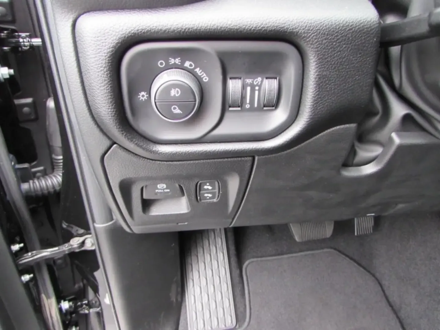 2026 /Black Ram 1500 Big Horn/Lone Star (1C6SRFFT2TN) with an Other engine, located at 12830 Highway 21, De Soto, MO, 63020, (636) 337-7777, 38.153099, -90.573624 - Discover the perfect blend of power and practicality with the 2026 Ram 1500 Big Horn, an ideal choice for anyone seeking a versatile truck designed for both work and play. Whether you're a growing family looking for a reliable vehicle for weekend adventures or a commuter in need of a dependable ride - Photo#9