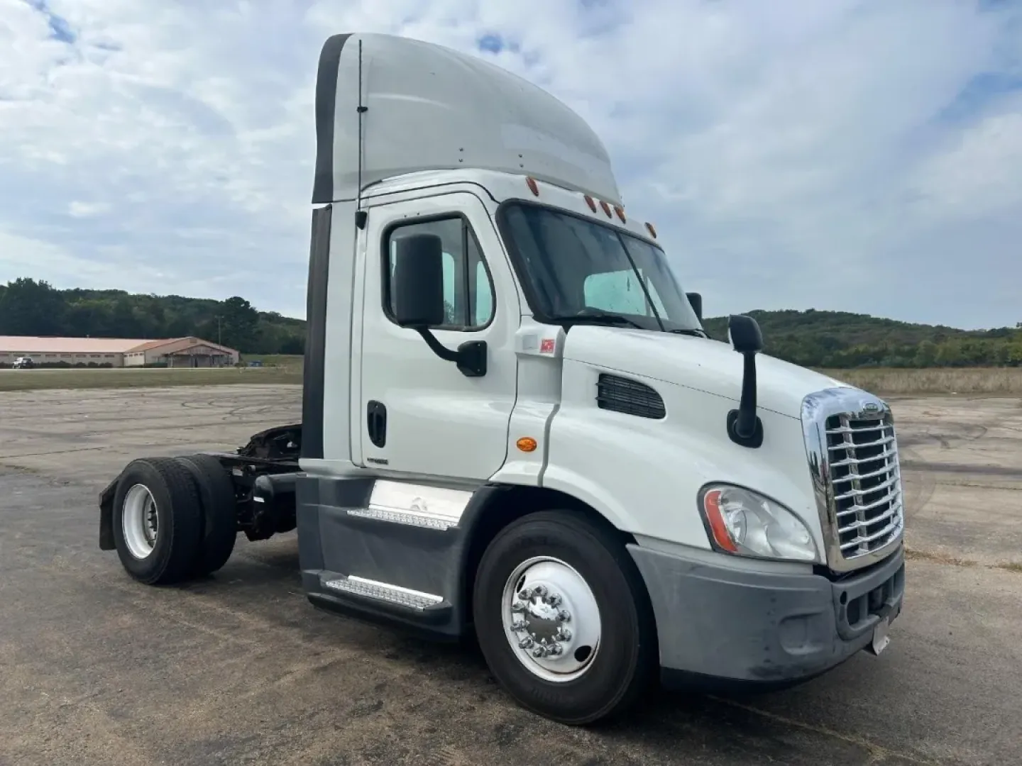 2017 Freightlin (3AKBGADV8HS) with an Other engine, located at 970 Woodlawn Dr., Farmington, MO, 63640, (573) 431-7800, 37.825642, -90.468674 - USED 2017 Freightlin from Pettus CDJR Farmington, Farmington MO. - Photo#0