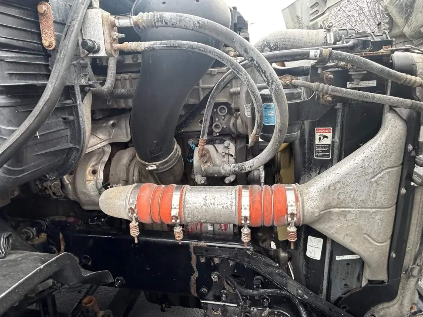 2017 Freightlin (3AKBGADV8HS) with an Other engine, located at 970 Woodlawn Dr., Farmington, MO, 63640, (573) 431-7800, 37.825642, -90.468674 - USED 2017 Freightlin from Pettus CDJR Farmington, Farmington MO. - Photo#11