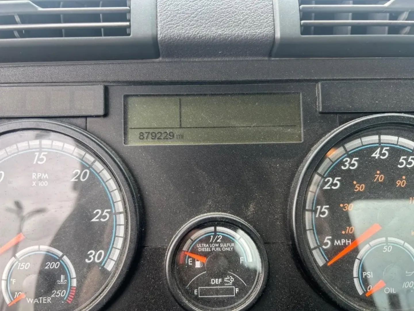 2017 Freightlin (3AKBGADV8HS) with an Other engine, located at 970 Woodlawn Dr., Farmington, MO, 63640, (573) 431-7800, 37.825642, -90.468674 - USED 2017 Freightlin from Pettus CDJR Farmington, Farmington MO. - Photo#15