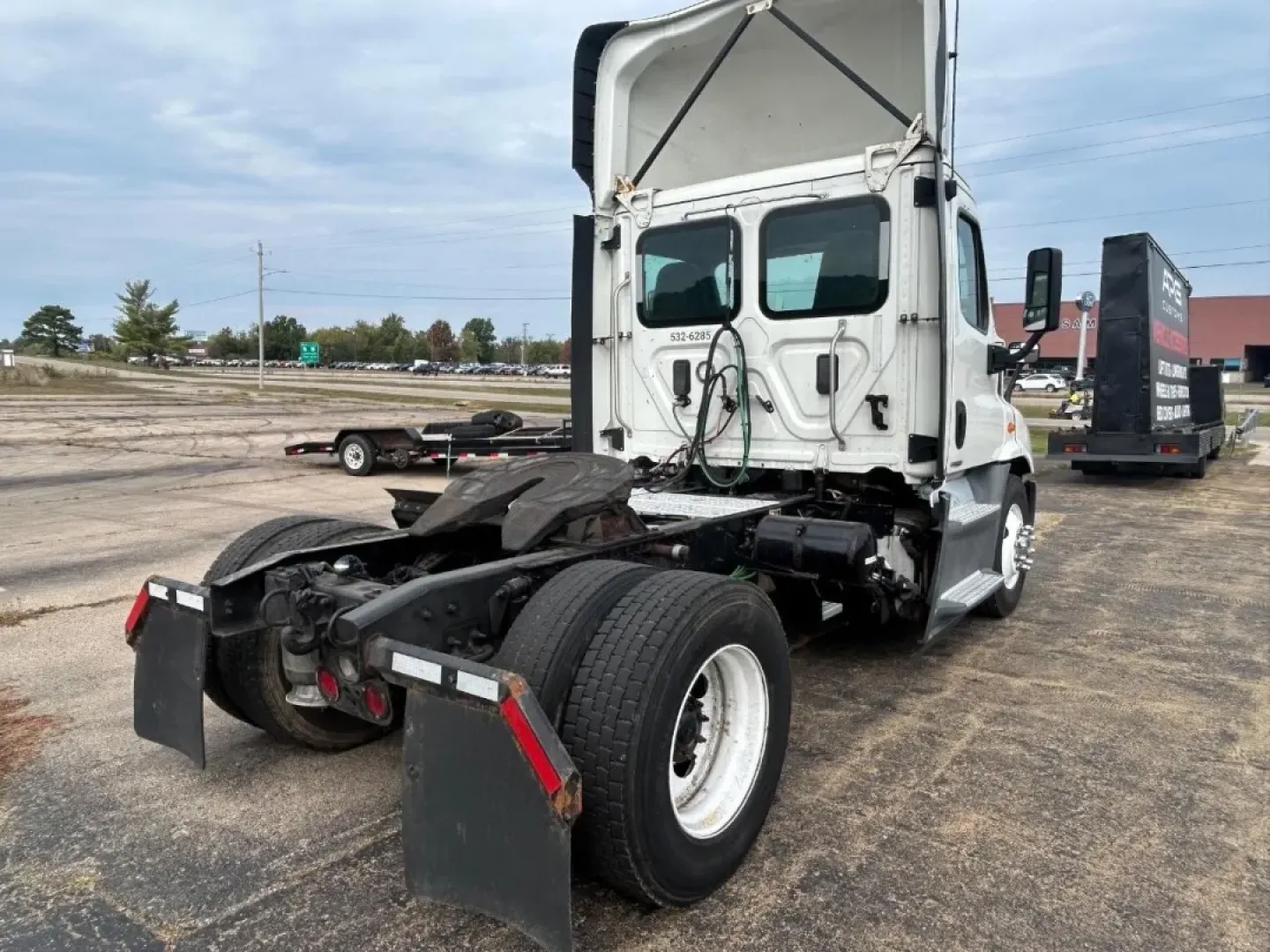 2017 Freightlin (3AKBGADV8HS) with an Other engine, located at 970 Woodlawn Dr., Farmington, MO, 63640, (573) 431-7800, 37.825642, -90.468674 - USED 2017 Freightlin from Pettus CDJR Farmington, Farmington MO. - Photo#5