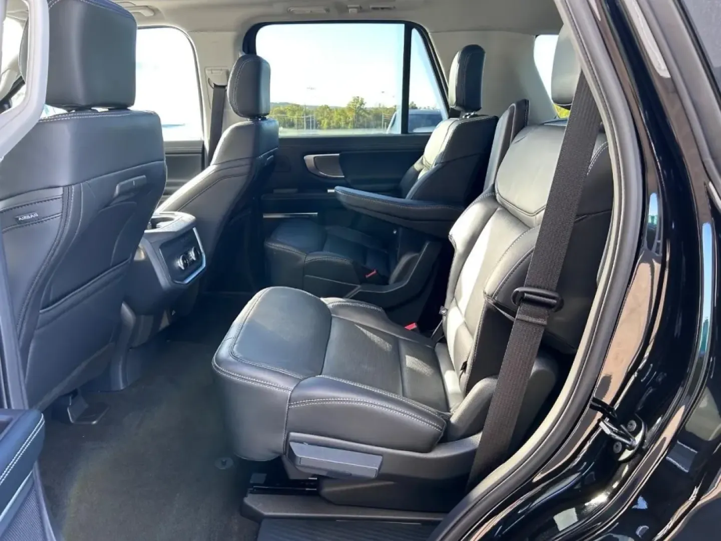 2025 /Black Onyx Leather Ford Expedition Platinum (1FMJU1M87SE) with an 3.5L EcoBoost V6 engine, Automatic transmission, located at 141 Commercial Dr, Fredericktown, MO, 63645, (573) 783-6432, 37.570087, -90.320648 - **Experience Luxury and Adventure with the 2025 Ford Expedition Platinum** <br /> <br /> Are you ready to elevate your family adventures or weekend getaways? Look no further than the 2025 Ford Expedition Platinum, the ultimate SUV that combines luxury with functionality, designed for those who deman - Photo#9