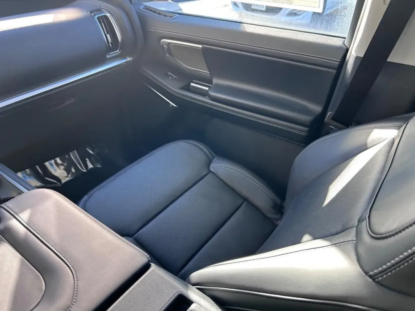 2025 /Black Onyx Leather Ford Expedition Platinum (1FMJU1M87SE) with an 3.5L EcoBoost V6 engine, Automatic transmission, located at 141 Commercial Dr, Fredericktown, MO, 63645, (573) 783-6432, 37.570087, -90.320648 - **Experience Luxury and Adventure with the 2025 Ford Expedition Platinum** <br /> <br /> Are you ready to elevate your family adventures or weekend getaways? Look no further than the 2025 Ford Expedition Platinum, the ultimate SUV that combines luxury with functionality, designed for those who deman - Photo#18