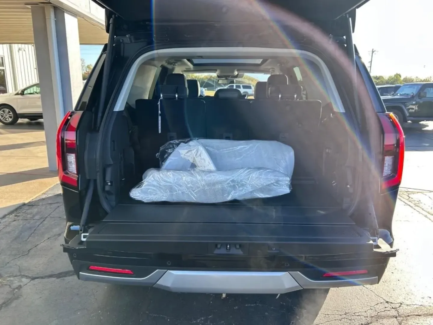 2025 /Black Onyx Leather Ford Expedition Platinum (1FMJU1M87SE) with an 3.5L EcoBoost V6 engine, Automatic transmission, located at 141 Commercial Dr, Fredericktown, MO, 63645, (573) 783-6432, 37.570087, -90.320648 - **Experience Luxury and Adventure with the 2025 Ford Expedition Platinum** <br /> <br /> Are you ready to elevate your family adventures or weekend getaways? Look no further than the 2025 Ford Expedition Platinum, the ultimate SUV that combines luxury with functionality, designed for those who deman - Photo#4