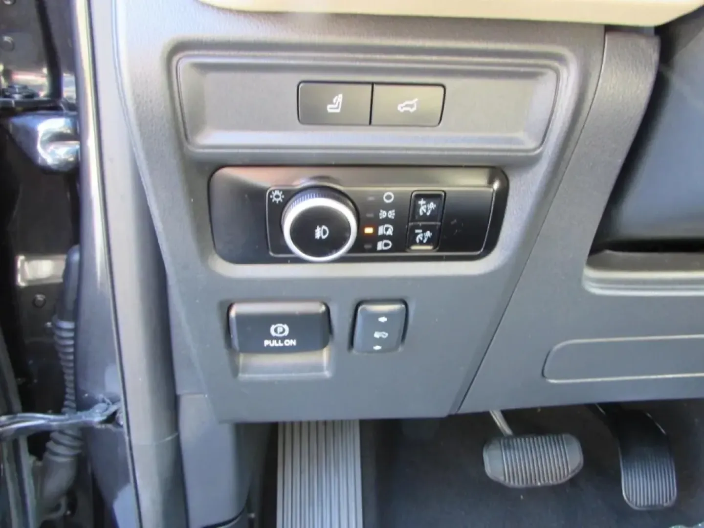 2024 /Sandstone Ford Expedition Max Limited (1FMJK2A80RE) with an Other engine, Automatic transmission, located at 12836 Highway 21, De Soto, MO, 63020, (636) 337-7777, 38.151867, -90.575615 - **Adventure Awaits with the 2024 Ford Expedition Max! Perfect for Families and Explorers Alike!**<br /> <br /> Are you ready to elevate your family adventures or weekend getaways? The 2024 Ford Expedition Max is your ticket to creating unforgettable memories with loved ones, all while enjoying the - Photo#9