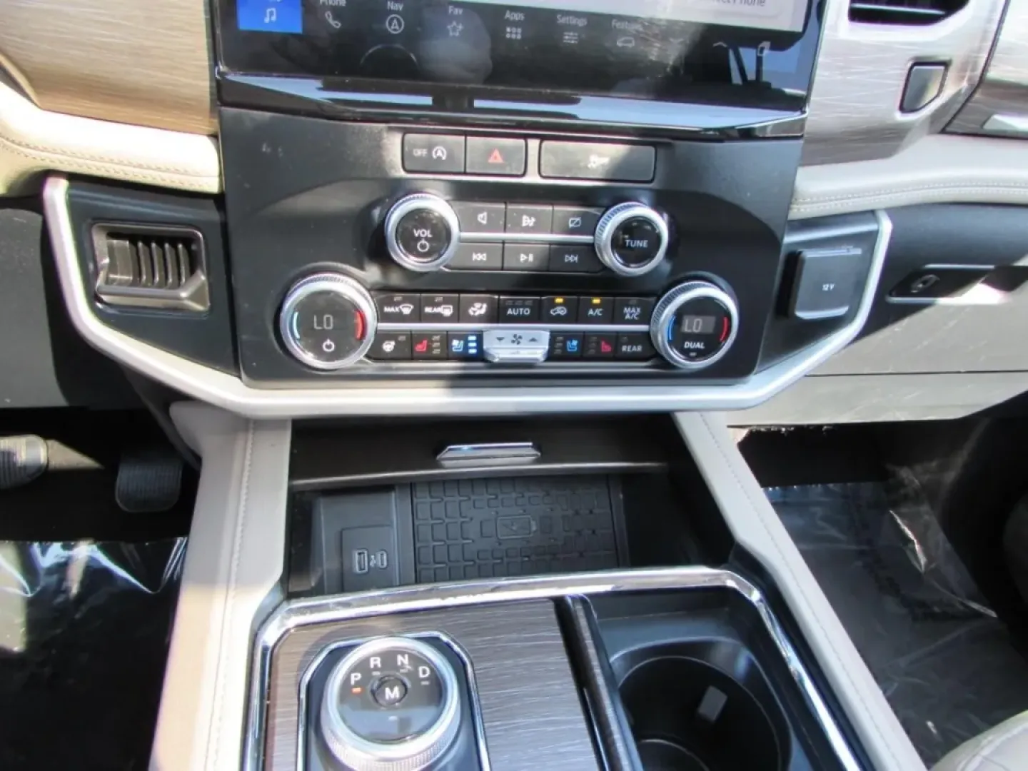 2024 /Sandstone Ford Expedition Max Limited (1FMJK2A80RE) with an Other engine, Automatic transmission, located at 12836 Highway 21, De Soto, MO, 63020, (636) 337-7777, 38.151867, -90.575615 - **Adventure Awaits with the 2024 Ford Expedition Max! Perfect for Families and Explorers Alike!**<br /> <br /> Are you ready to elevate your family adventures or weekend getaways? The 2024 Ford Expedition Max is your ticket to creating unforgettable memories with loved ones, all while enjoying the - Photo#16