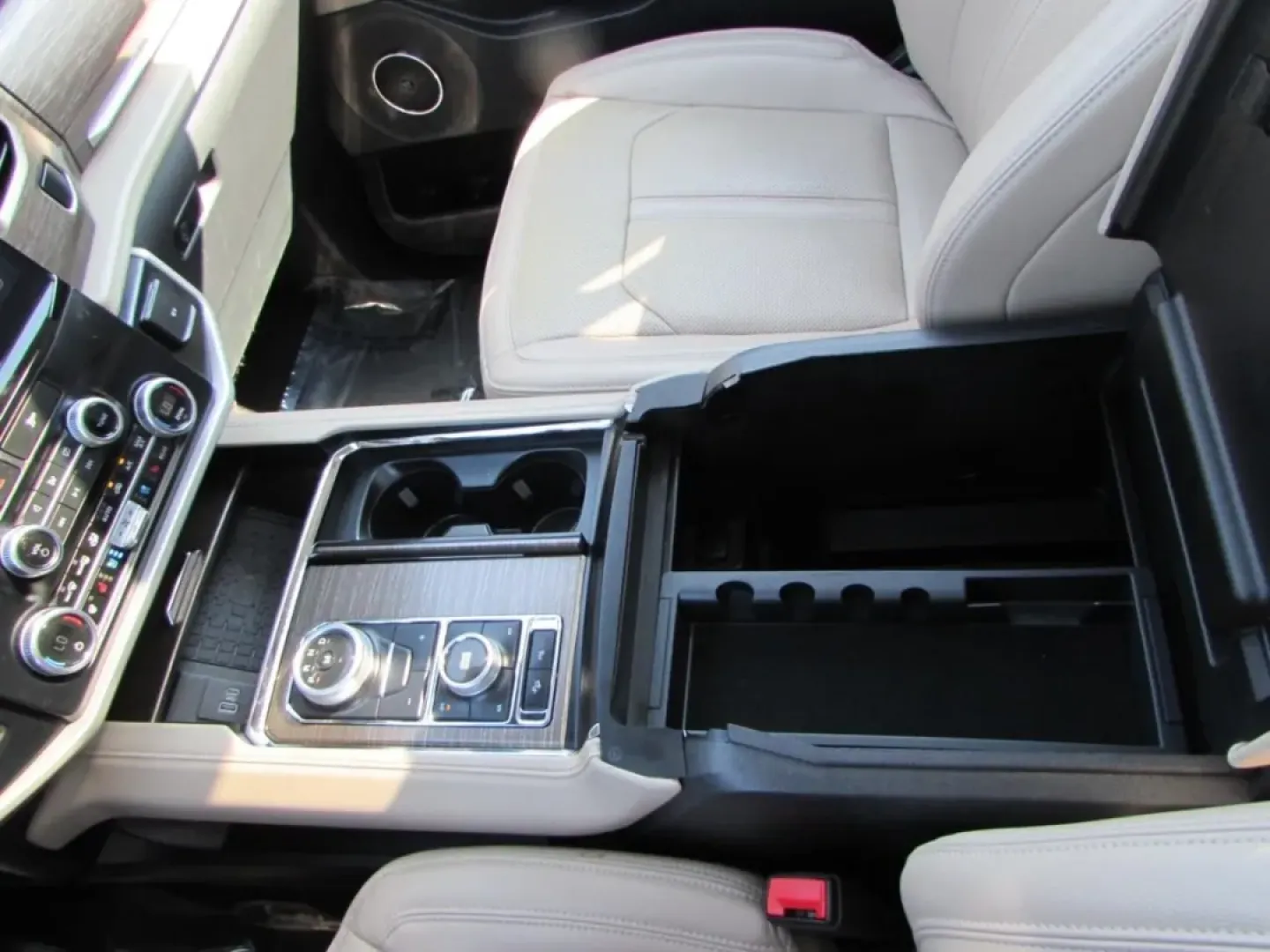 2024 /Sandstone Ford Expedition Max Limited (1FMJK2A80RE) with an Other engine, Automatic transmission, located at 12836 Highway 21, De Soto, MO, 63020, (636) 337-7777, 38.151867, -90.575615 - **Adventure Awaits with the 2024 Ford Expedition Max! Perfect for Families and Explorers Alike!**<br /> <br /> Are you ready to elevate your family adventures or weekend getaways? The 2024 Ford Expedition Max is your ticket to creating unforgettable memories with loved ones, all while enjoying the - Photo#17