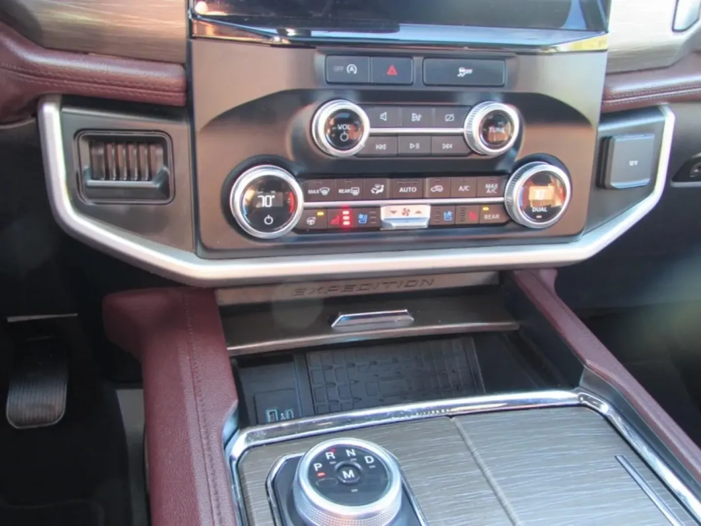 2024 /Mahogany Ford Expedition Max Limited (1FMJK2A83RE) with an Other engine, Automatic transmission, located at 12836 Highway 21, De Soto, MO, 63020, (636) 337-7777, 38.151867, -90.575615 - ### Discover Adventure with the 2024 Ford Expedition Max at Pettus Ford De Soto<br /> <br /> Are you ready to elevate your family adventures or embark on weekend getaways? The 2024 Ford Expedition Max is the perfect SUV for those who crave a balance of spacious comfort and rugged capability. Whether - Photo#21