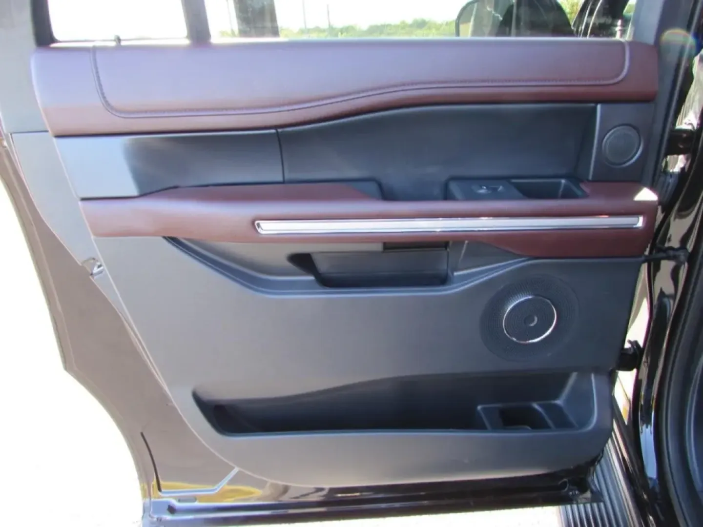 2024 /Mahogany Ford Expedition Max Limited (1FMJK2A83RE) with an Other engine, Automatic transmission, located at 12836 Highway 21, De Soto, MO, 63020, (636) 337-7777, 38.151867, -90.575615 - ### Discover Adventure with the 2024 Ford Expedition Max at Pettus Ford De Soto<br /> <br /> Are you ready to elevate your family adventures or embark on weekend getaways? The 2024 Ford Expedition Max is the perfect SUV for those who crave a balance of spacious comfort and rugged capability. Whether - Photo#25