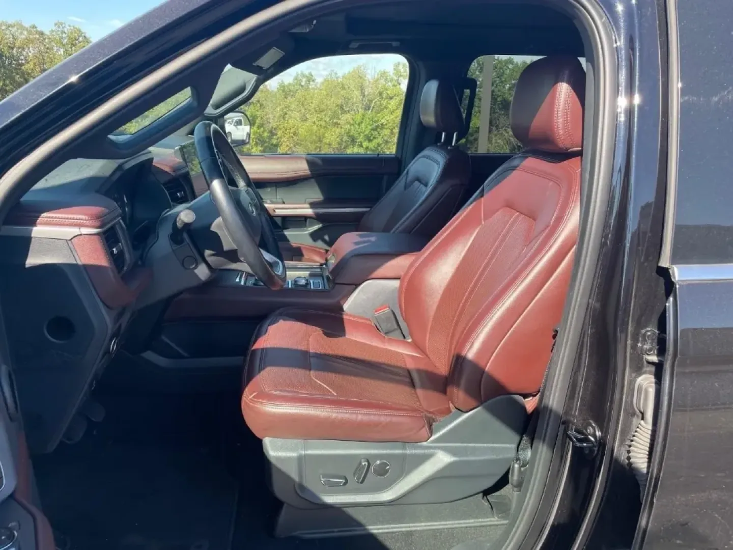 2024 /Mahogany Ford Expedition Max Limited (1FMJK2A83RE) with an Other engine, Automatic transmission, located at 12836 Highway 21, De Soto, MO, 63020, (636) 337-7777, 38.151867, -90.575615 - ### Discover Adventure with the 2024 Ford Expedition Max at Pettus Ford De Soto<br /> <br /> Are you ready to elevate your family adventures or embark on weekend getaways? The 2024 Ford Expedition Max is the perfect SUV for those who crave a balance of spacious comfort and rugged capability. Whether - Photo#37