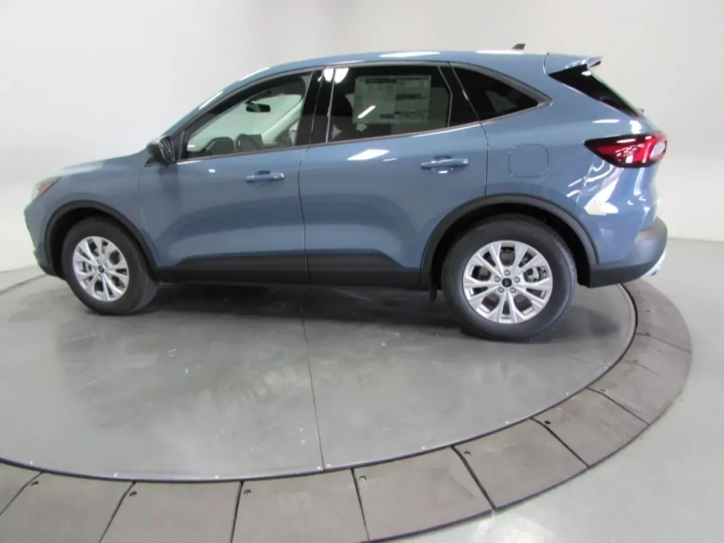 2026 Ford Escape Active (1FMCU0GN9TU) with an 1.5L engine, located at 12836 Highway 21, De Soto, MO, 63020, (636) 337-7777, 38.151867, -90.575615 - ### Discover Adventure with the 2026 Ford Escape at Pettus Ford De Soto!<br /> <br /> Are you ready to elevate your lifestyle with a vehicle that perfectly balances functionality and style? Look no further than the stunning 2026 Ford Escape, now available at Pettus Ford De Soto! This remarkable SUV - Photo#4