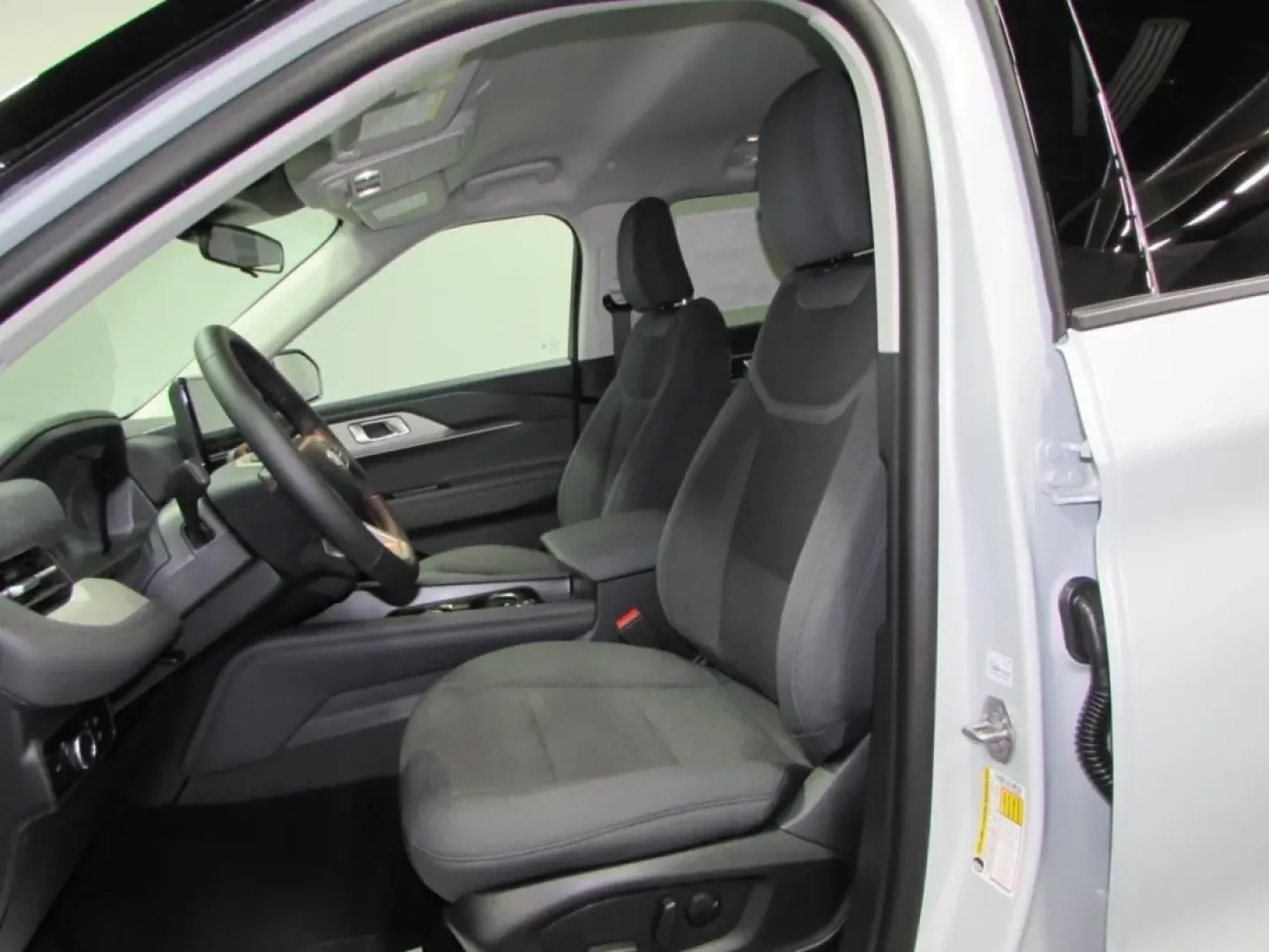 2026 /Dark Space Gray Ford Explorer Active (1FMUK8DH0TG) with an 2.3L EcoBoost I-4 engine, Automatic transmission, located at 12836 Highway 21, De Soto, MO, 63020, (636) 337-7777, 38.151867, -90.575615 - Discover the perfect blend of style, versatility, and power with the 2026 Ford Explorer Active, available now at Pettus Ford De Soto. This SUV is not just a vehicle; it's an invitation to explore your lifestyle, whether you're embarking on family road trips, navigating daily commutes, or seeking wee - Photo#13