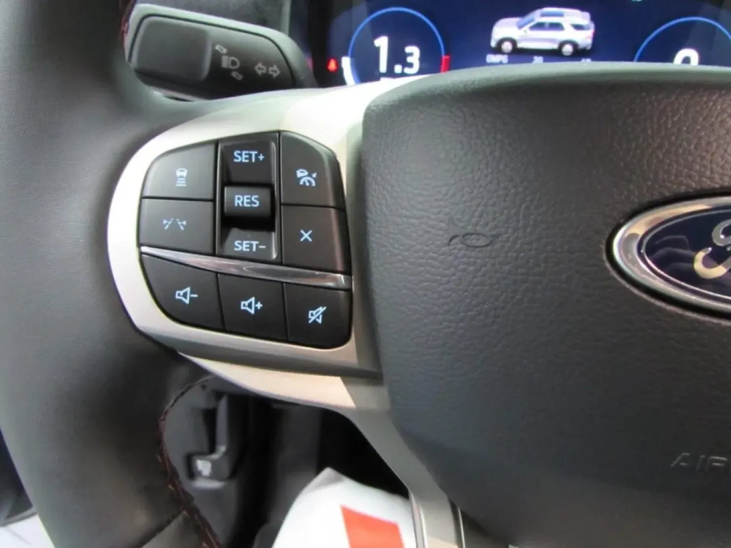 2026 /Dark Space Gray Ford Explorer Active (1FMUK8DH0TG) with an 2.3L EcoBoost I-4 engine, Automatic transmission, located at 12836 Highway 21, De Soto, MO, 63020, (636) 337-7777, 38.151867, -90.575615 - Discover the perfect blend of style, versatility, and power with the 2026 Ford Explorer Active, available now at Pettus Ford De Soto. This SUV is not just a vehicle; it's an invitation to explore your lifestyle, whether you're embarking on family road trips, navigating daily commutes, or seeking wee - Photo#16