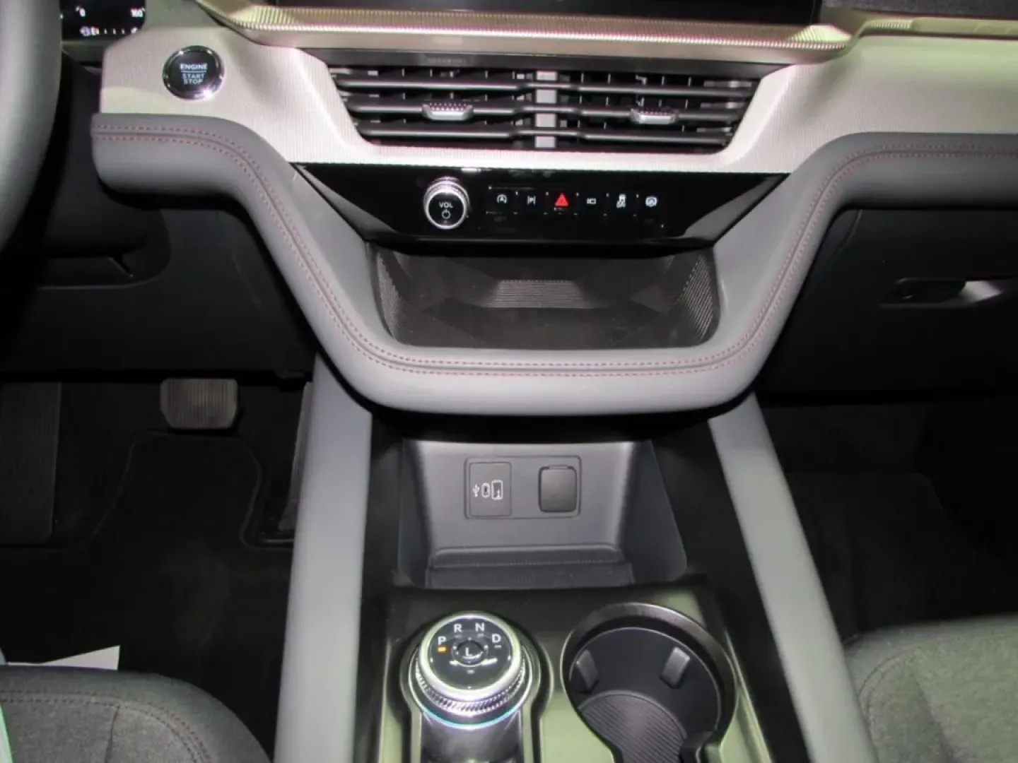 2026 /Dark Space Gray Ford Explorer Active (1FMUK8DH0TG) with an 2.3L EcoBoost I-4 engine, Automatic transmission, located at 12836 Highway 21, De Soto, MO, 63020, (636) 337-7777, 38.151867, -90.575615 - Discover the perfect blend of style, versatility, and power with the 2026 Ford Explorer Active, available now at Pettus Ford De Soto. This SUV is not just a vehicle; it's an invitation to explore your lifestyle, whether you're embarking on family road trips, navigating daily commutes, or seeking wee - Photo#21