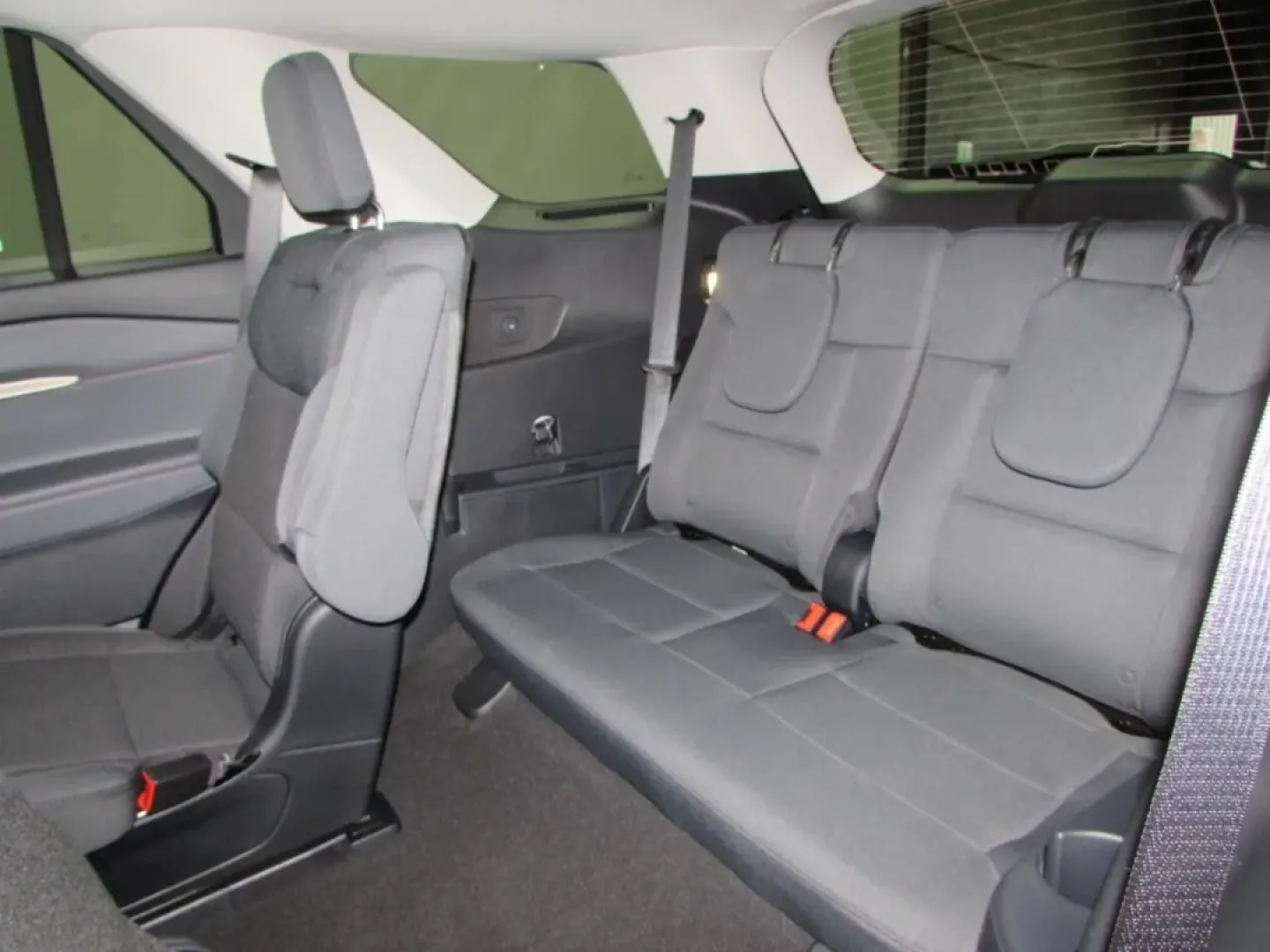 2026 /Dark Space Gray Ford Explorer Active (1FMUK8DH0TG) with an 2.3L EcoBoost I-4 engine, Automatic transmission, located at 12836 Highway 21, De Soto, MO, 63020, (636) 337-7777, 38.151867, -90.575615 - Discover the perfect blend of style, versatility, and power with the 2026 Ford Explorer Active, available now at Pettus Ford De Soto. This SUV is not just a vehicle; it's an invitation to explore your lifestyle, whether you're embarking on family road trips, navigating daily commutes, or seeking wee - Photo#27