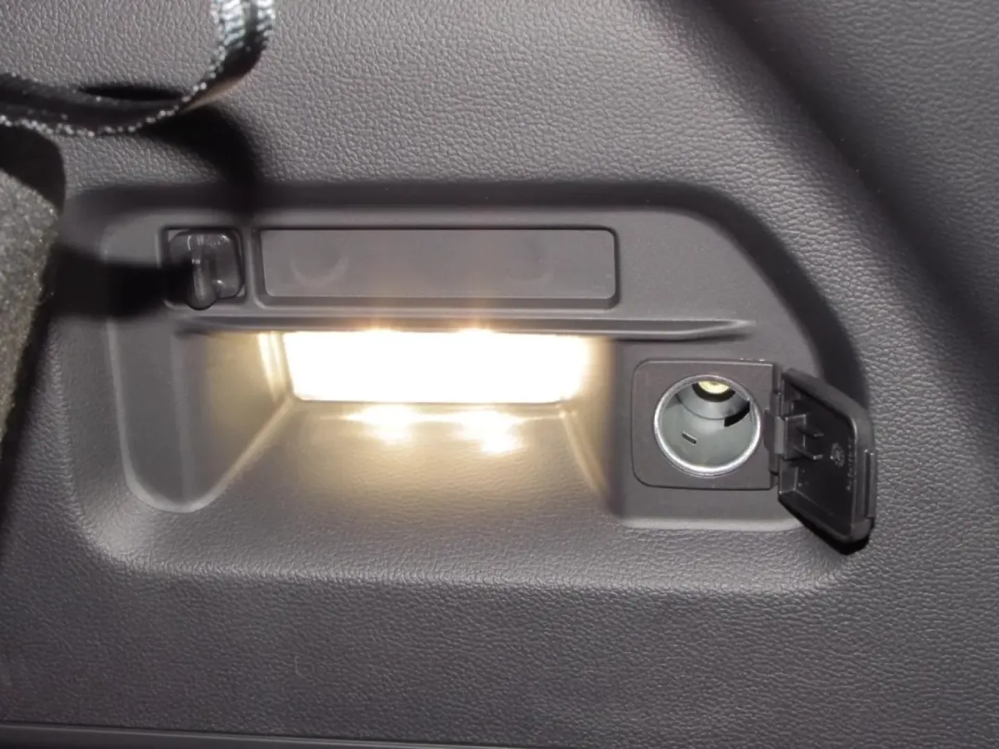 2026 /Dark Space Gray Ford Explorer Active (1FMUK8DH0TG) with an 2.3L EcoBoost I-4 engine, Automatic transmission, located at 12836 Highway 21, De Soto, MO, 63020, (636) 337-7777, 38.151867, -90.575615 - Discover the perfect blend of style, versatility, and power with the 2026 Ford Explorer Active, available now at Pettus Ford De Soto. This SUV is not just a vehicle; it's an invitation to explore your lifestyle, whether you're embarking on family road trips, navigating daily commutes, or seeking wee - Photo#29