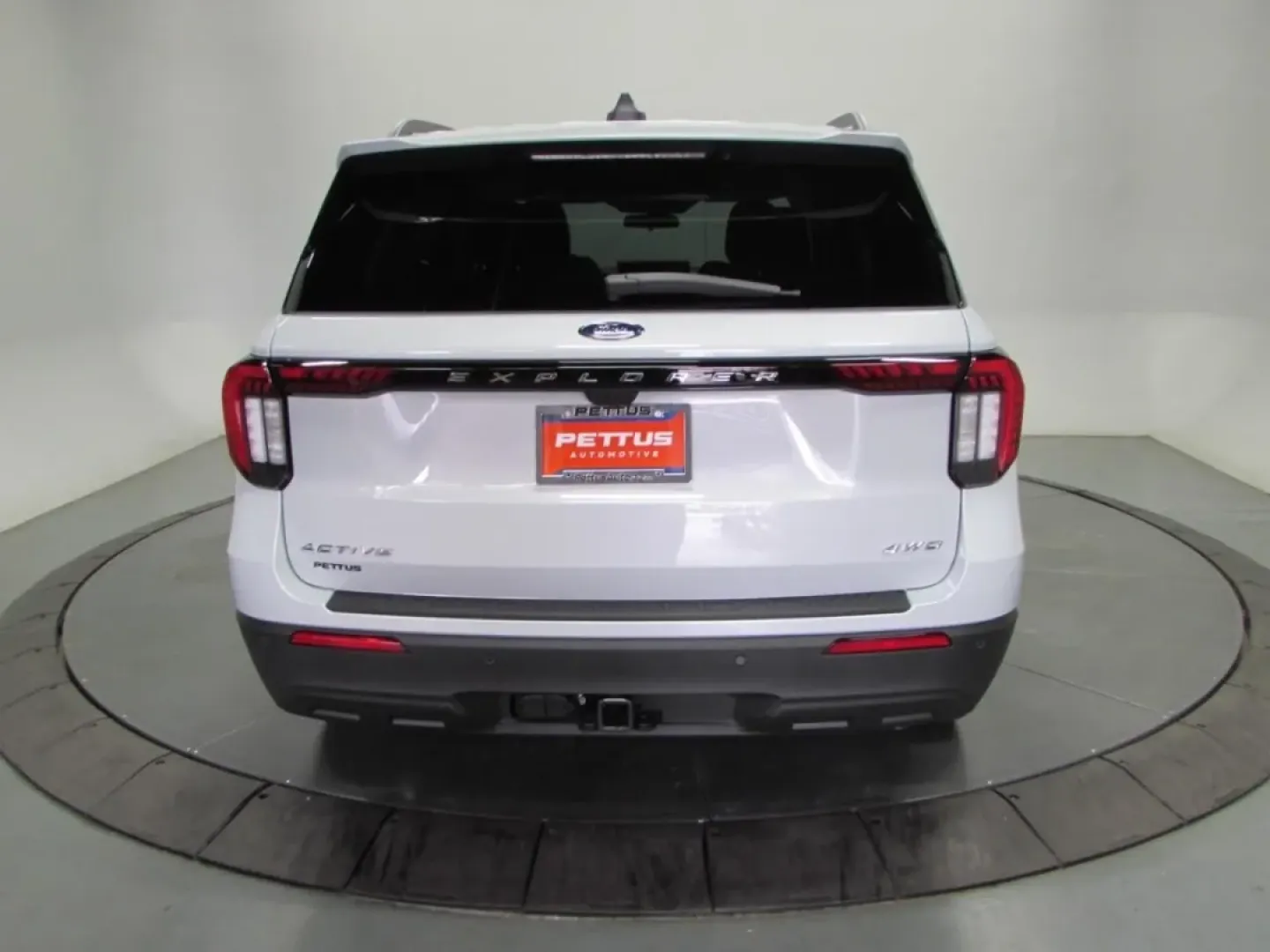 2026 /Dark Space Gray Ford Explorer Active (1FMUK8DH0TG) with an 2.3L EcoBoost I-4 engine, Automatic transmission, located at 12836 Highway 21, De Soto, MO, 63020, (636) 337-7777, 38.151867, -90.575615 - Discover the perfect blend of style, versatility, and power with the 2026 Ford Explorer Active, available now at Pettus Ford De Soto. This SUV is not just a vehicle; it's an invitation to explore your lifestyle, whether you're embarking on family road trips, navigating daily commutes, or seeking wee - Photo#6