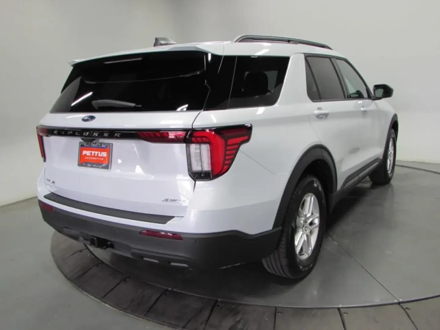 2026 /Dark Space Gray Ford Explorer Active (1FMUK8DH0TG) with an 2.3L EcoBoost I-4 engine, Automatic transmission, located at 12836 Highway 21, De Soto, MO, 63020, (636) 337-7777, 38.151867, -90.575615 - Discover the perfect blend of style, versatility, and power with the 2026 Ford Explorer Active, available now at Pettus Ford De Soto. This SUV is not just a vehicle; it's an invitation to explore your lifestyle, whether you're embarking on family road trips, navigating daily commutes, or seeking wee - Photo#7