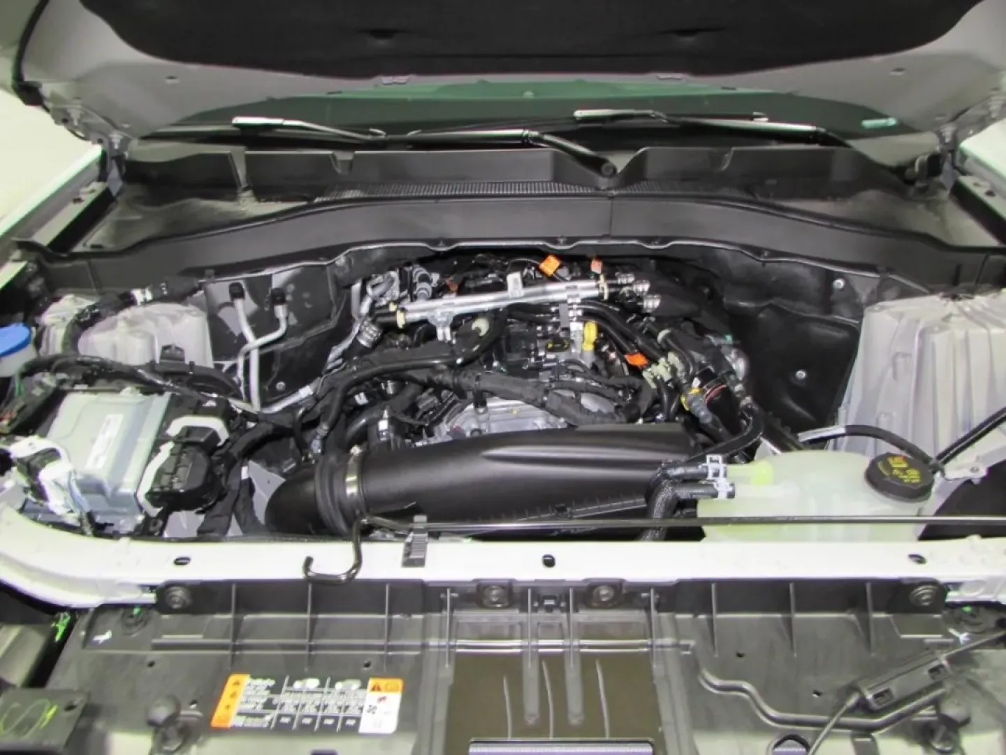 2026 /Dark Space Gray Ford Explorer Active (1FMUK8DH0TG) with an 2.3L EcoBoost I-4 engine, Automatic transmission, located at 12836 Highway 21, De Soto, MO, 63020, (636) 337-7777, 38.151867, -90.575615 - Discover the perfect blend of style, versatility, and power with the 2026 Ford Explorer Active, available now at Pettus Ford De Soto. This SUV is not just a vehicle; it's an invitation to explore your lifestyle, whether you're embarking on family road trips, navigating daily commutes, or seeking wee - Photo#8