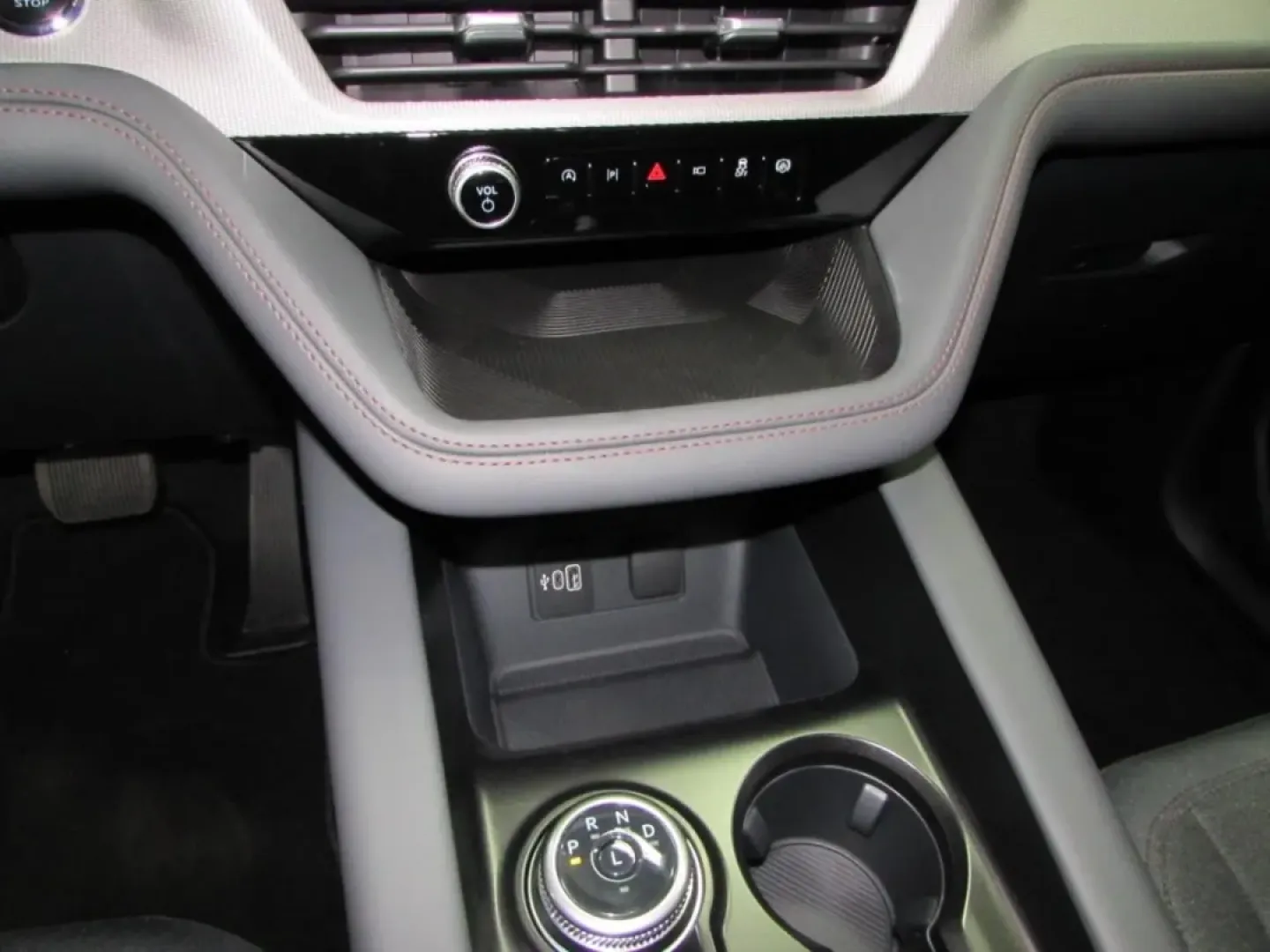 2026 /Dark Space Gray Ford Explorer Active (1FMUK8DH0TG) with an 2.3L EcoBoost I-4 engine, Automatic transmission, located at 12836 Highway 21, De Soto, MO, 63020, (636) 337-7777, 38.151867, -90.575615 - **Explore New Adventures with the 2026 Ford Explorer at Pettus Ford De Soto! Your Family's Next SUV Awaits!**<br /> <br /> Are you ready to elevate your family's adventures or weekend getaways? The 2026 Ford Explorer, available now at Pettus Ford De Soto, is the perfect companion for family outings, - Photo#21