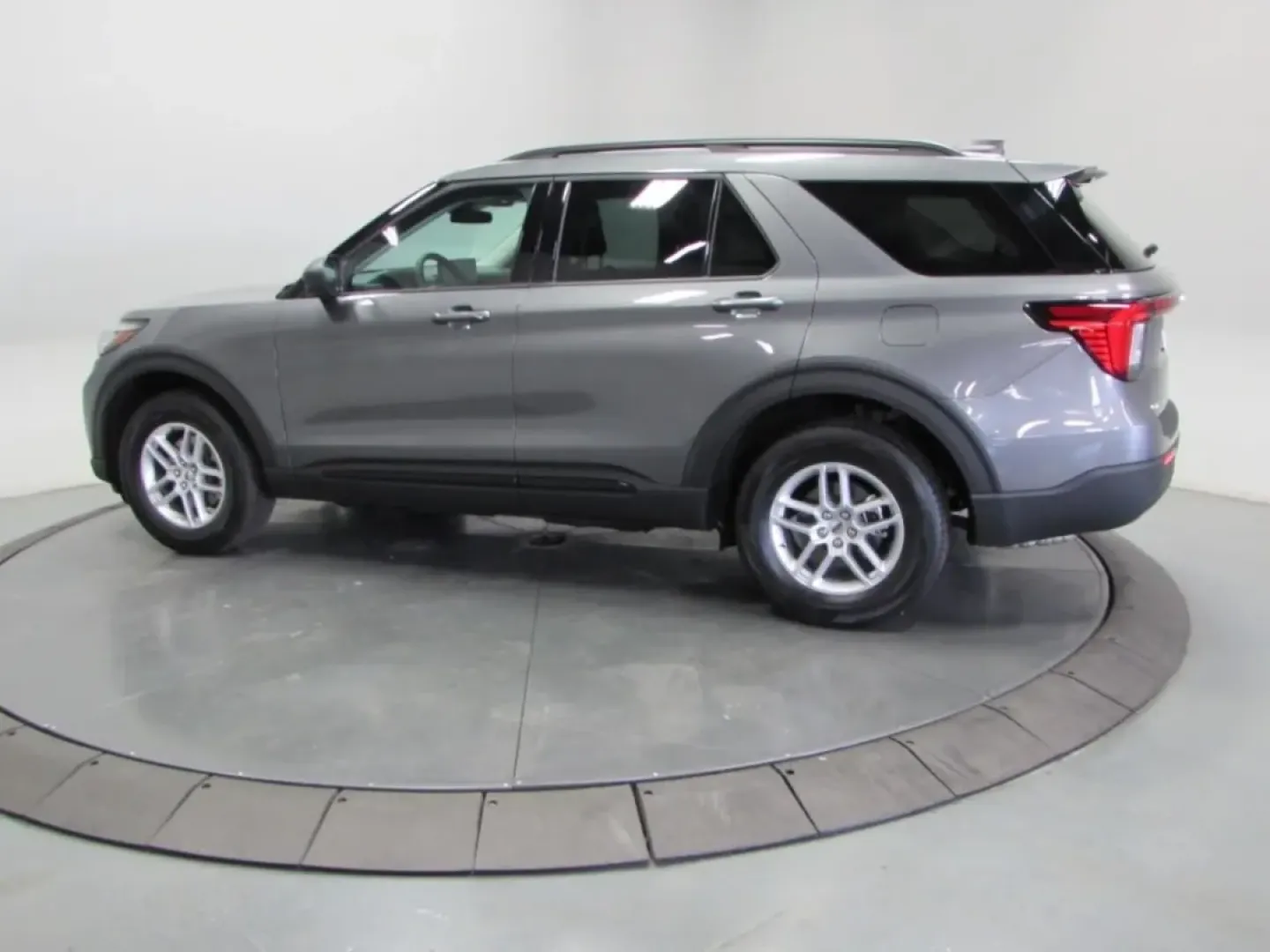 2026 /Dark Space Gray Ford Explorer Active (1FMUK8DH0TG) with an 2.3L EcoBoost I-4 engine, Automatic transmission, located at 12836 Highway 21, De Soto, MO, 63020, (636) 337-7777, 38.151867, -90.575615 - **Explore New Adventures with the 2026 Ford Explorer at Pettus Ford De Soto! Your Family's Next SUV Awaits!**<br /> <br /> Are you ready to elevate your family's adventures or weekend getaways? The 2026 Ford Explorer, available now at Pettus Ford De Soto, is the perfect companion for family outings, - Photo#4