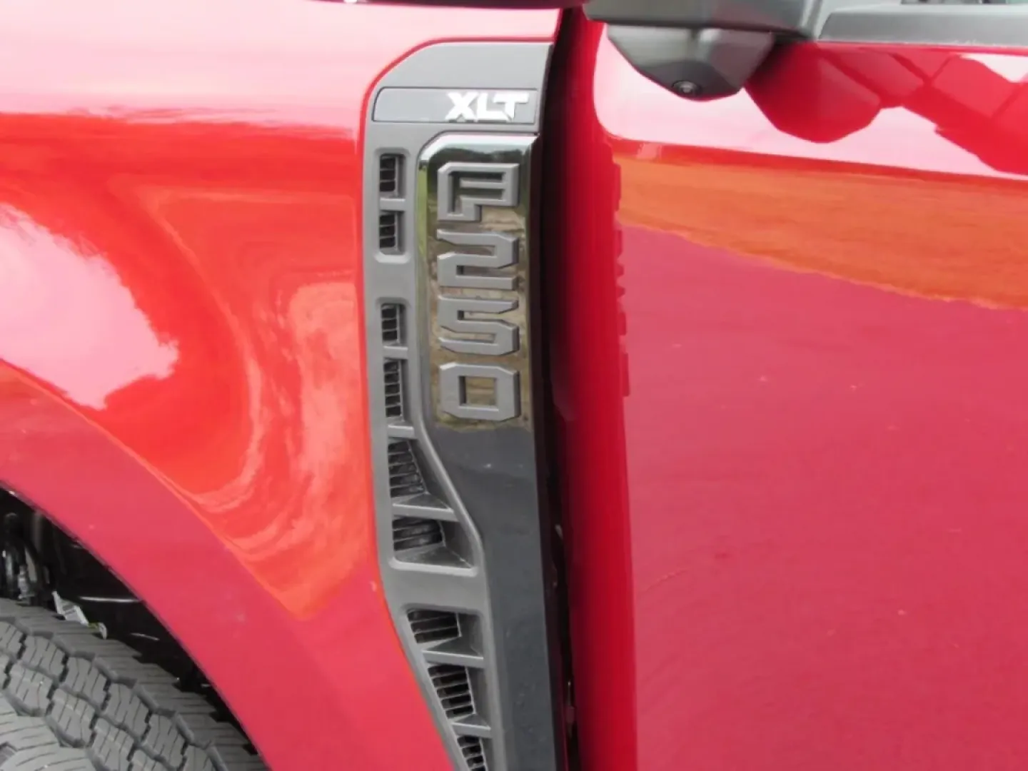 2026 /Medium Dark Slate Ford F-250SD XLT (1FT8W2BN3TE) with an 7.3L engine, located at 12836 Highway 21, De Soto, MO, 63020, (636) 337-7777, 38.151867, -90.575615 - **Conquer Every Journey with the 2026 Ford Super Duty F-250 SRW Now Available at Pettus Ford De Soto!**<br /> <br /> If you're in the market for a rugged truck that can keep up with your active lifestyle, look no further than the 2026 Ford Super Duty F-250 SRW. Perfectly crafted for both work and p - Photo#11