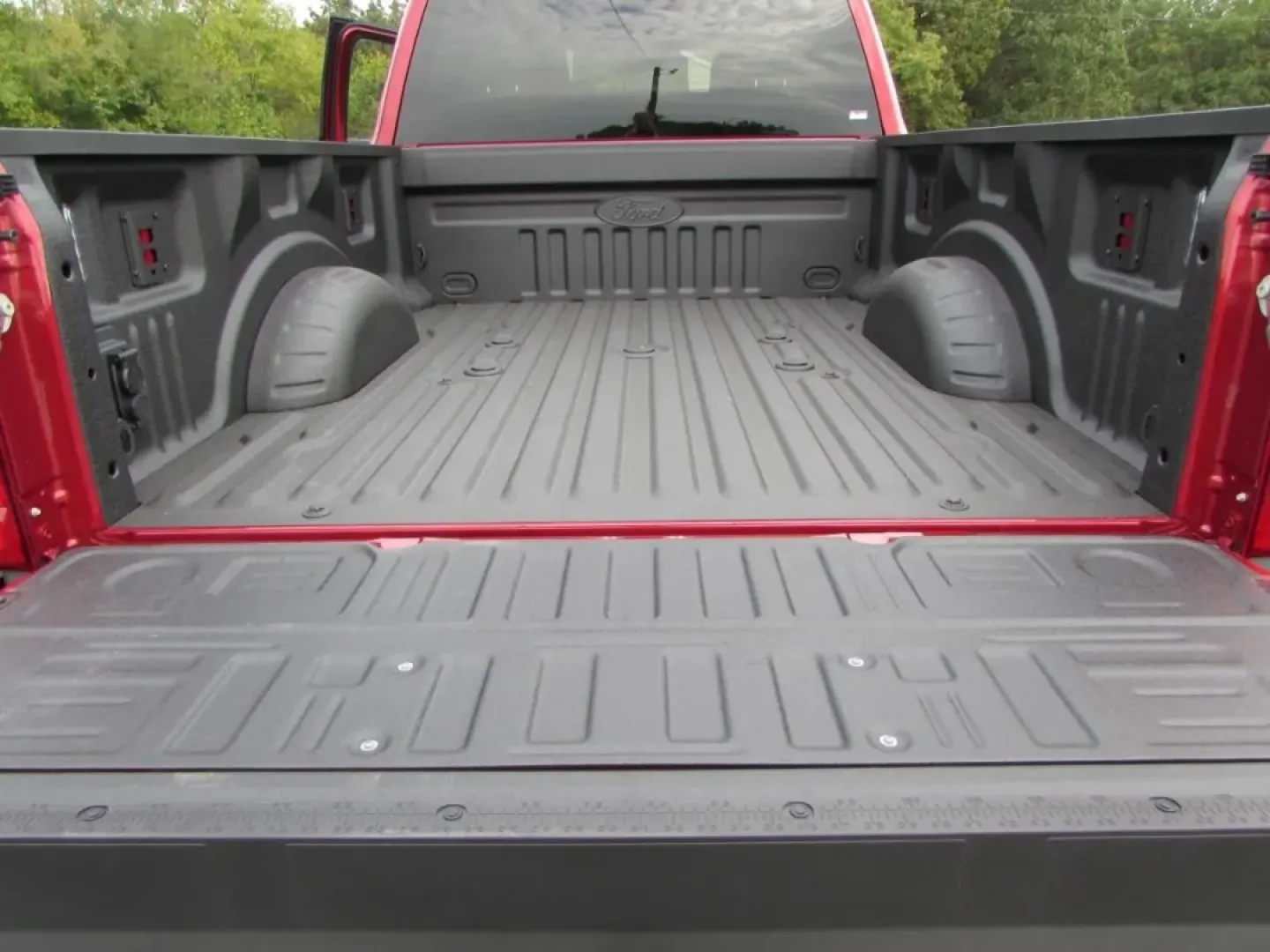 2026 /Medium Dark Slate Ford F-250SD XLT (1FT8W2BN3TE) with an 7.3L engine, located at 12836 Highway 21, De Soto, MO, 63020, (636) 337-7777, 38.151867, -90.575615 - **Conquer Every Journey with the 2026 Ford Super Duty F-250 SRW Now Available at Pettus Ford De Soto!**<br /> <br /> If you're in the market for a rugged truck that can keep up with your active lifestyle, look no further than the 2026 Ford Super Duty F-250 SRW. Perfectly crafted for both work and p - Photo#14