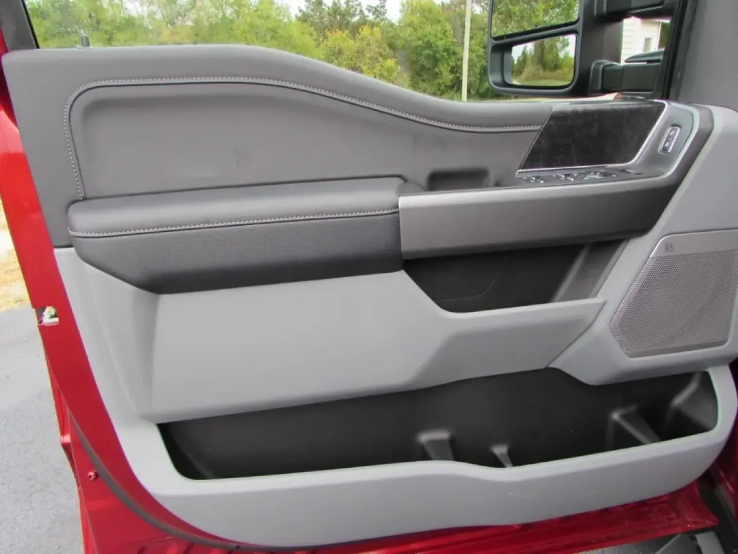 2026 /Medium Dark Slate Ford F-250SD XLT (1FT8W2BN3TE) with an 7.3L engine, located at 12836 Highway 21, De Soto, MO, 63020, (636) 337-7777, 38.151867, -90.575615 - **Conquer Every Journey with the 2026 Ford Super Duty F-250 SRW Now Available at Pettus Ford De Soto!**<br /> <br /> If you're in the market for a rugged truck that can keep up with your active lifestyle, look no further than the 2026 Ford Super Duty F-250 SRW. Perfectly crafted for both work and p - Photo#16