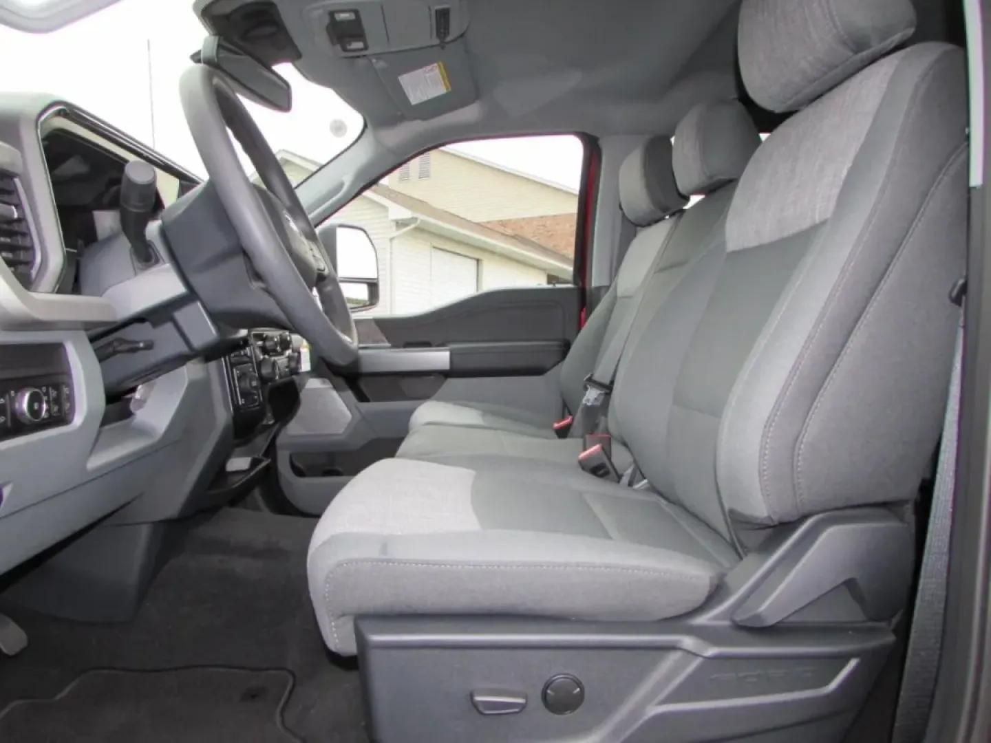 2026 /Medium Dark Slate Ford F-250SD XLT (1FT8W2BN3TE) with an 7.3L engine, located at 12836 Highway 21, De Soto, MO, 63020, (636) 337-7777, 38.151867, -90.575615 - **Conquer Every Journey with the 2026 Ford Super Duty F-250 SRW Now Available at Pettus Ford De Soto!**<br /> <br /> If you're in the market for a rugged truck that can keep up with your active lifestyle, look no further than the 2026 Ford Super Duty F-250 SRW. Perfectly crafted for both work and p - Photo#17