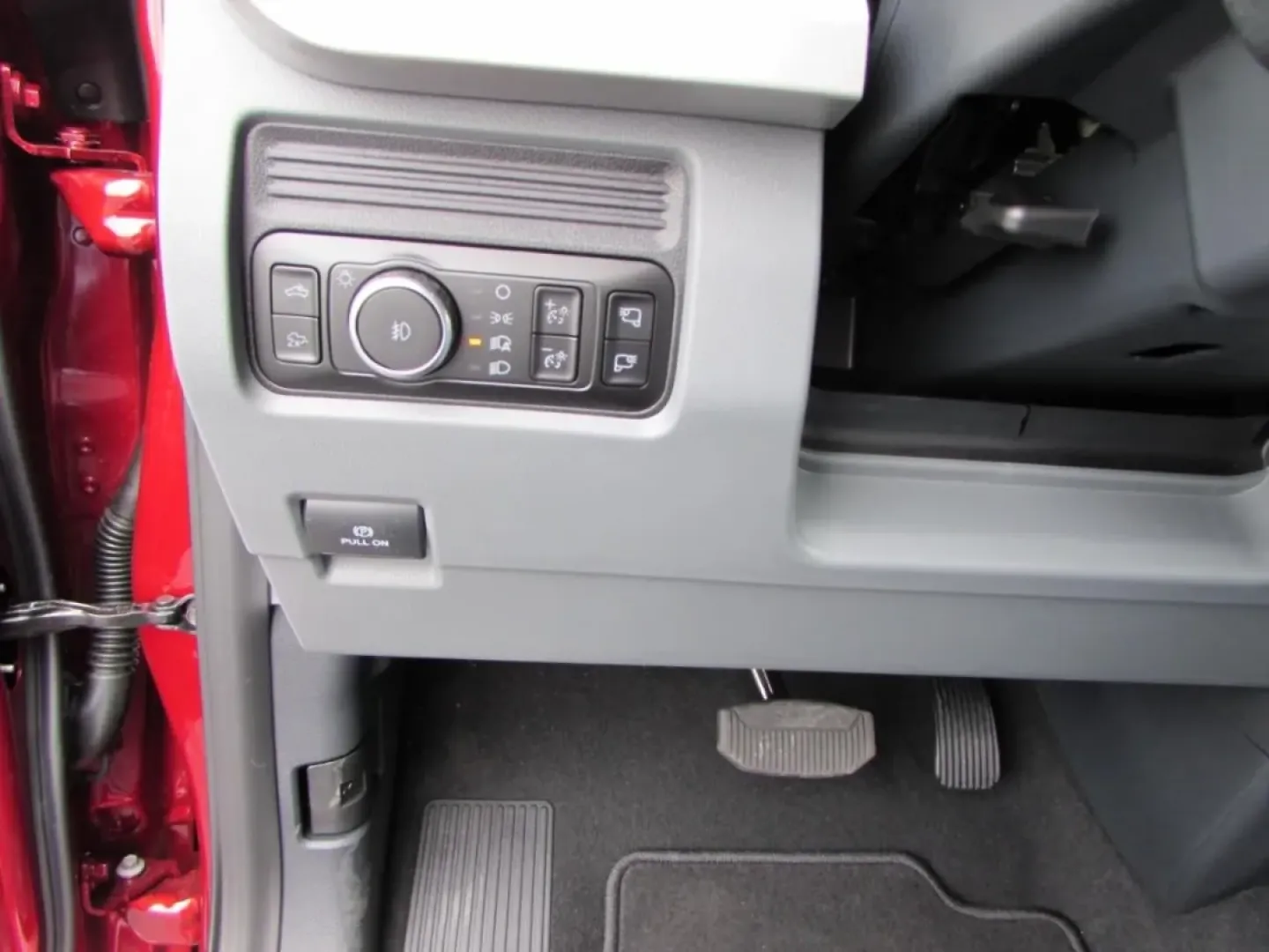 2026 /Medium Dark Slate Ford F-250SD XLT (1FT8W2BN3TE) with an 7.3L engine, located at 12836 Highway 21, De Soto, MO, 63020, (636) 337-7777, 38.151867, -90.575615 - **Conquer Every Journey with the 2026 Ford Super Duty F-250 SRW Now Available at Pettus Ford De Soto!**<br /> <br /> If you're in the market for a rugged truck that can keep up with your active lifestyle, look no further than the 2026 Ford Super Duty F-250 SRW. Perfectly crafted for both work and p - Photo#18