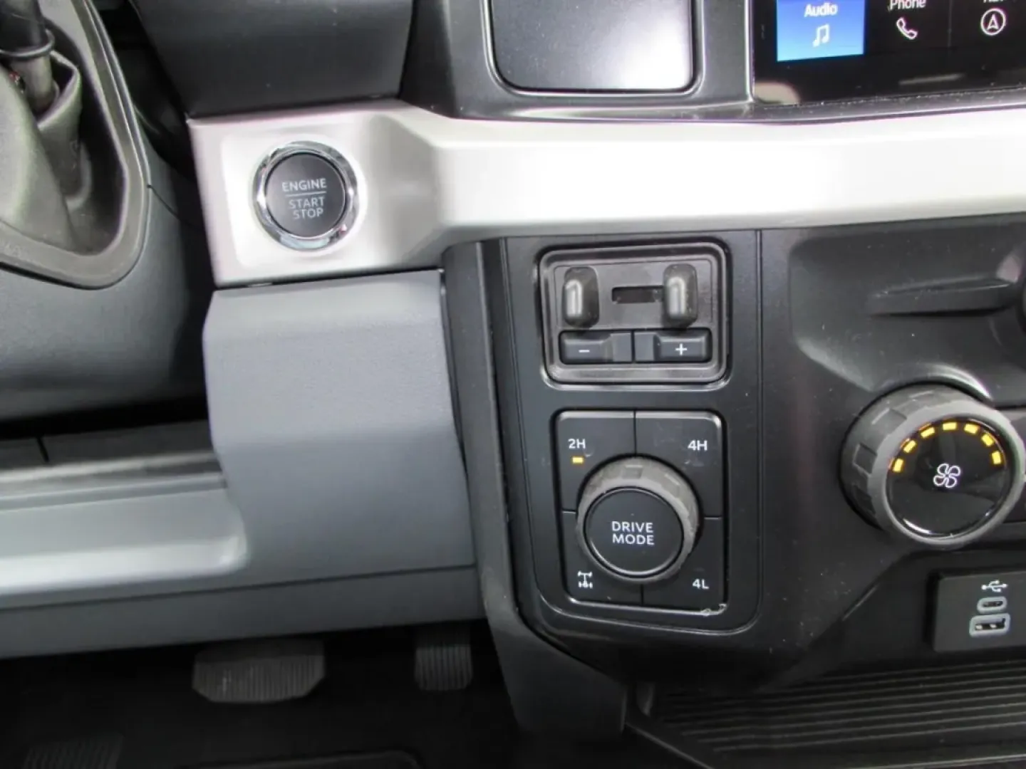 2026 /Medium Dark Slate Ford F-250SD XLT (1FT8W2BN3TE) with an 7.3L engine, located at 12836 Highway 21, De Soto, MO, 63020, (636) 337-7777, 38.151867, -90.575615 - **Conquer Every Journey with the 2026 Ford Super Duty F-250 SRW Now Available at Pettus Ford De Soto!**<br /> <br /> If you're in the market for a rugged truck that can keep up with your active lifestyle, look no further than the 2026 Ford Super Duty F-250 SRW. Perfectly crafted for both work and p - Photo#24