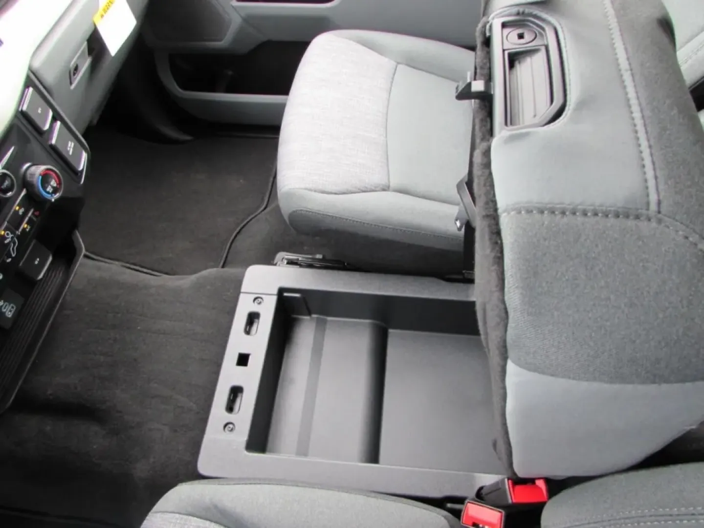 2026 /Medium Dark Slate Ford F-250SD XLT (1FT8W2BN3TE) with an 7.3L engine, located at 12836 Highway 21, De Soto, MO, 63020, (636) 337-7777, 38.151867, -90.575615 - **Conquer Every Journey with the 2026 Ford Super Duty F-250 SRW Now Available at Pettus Ford De Soto!**<br /> <br /> If you're in the market for a rugged truck that can keep up with your active lifestyle, look no further than the 2026 Ford Super Duty F-250 SRW. Perfectly crafted for both work and p - Photo#26