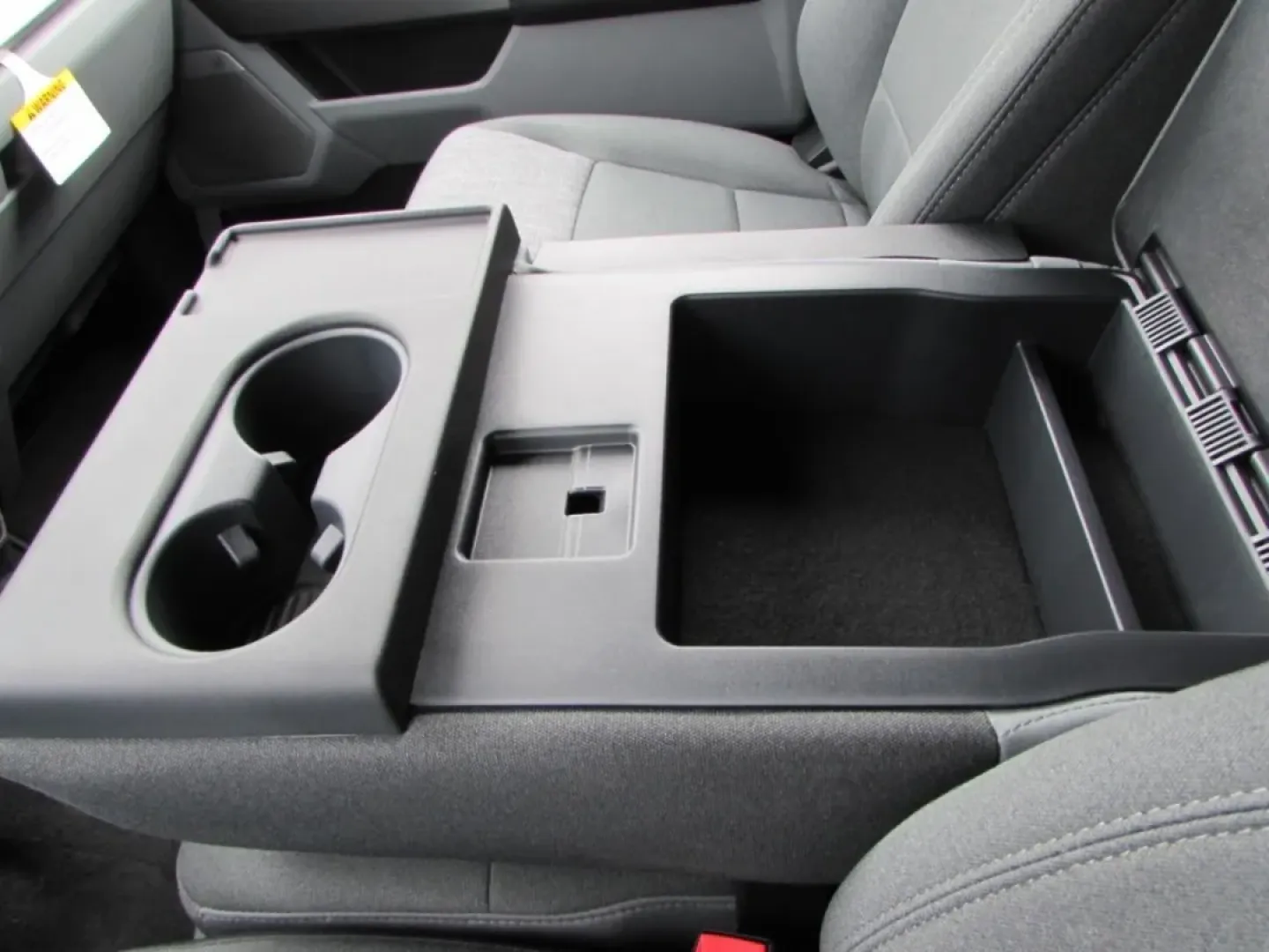 2026 /Medium Dark Slate Ford F-250SD XLT (1FT8W2BN3TE) with an 7.3L engine, located at 12836 Highway 21, De Soto, MO, 63020, (636) 337-7777, 38.151867, -90.575615 - **Conquer Every Journey with the 2026 Ford Super Duty F-250 SRW Now Available at Pettus Ford De Soto!**<br /> <br /> If you're in the market for a rugged truck that can keep up with your active lifestyle, look no further than the 2026 Ford Super Duty F-250 SRW. Perfectly crafted for both work and p - Photo#27