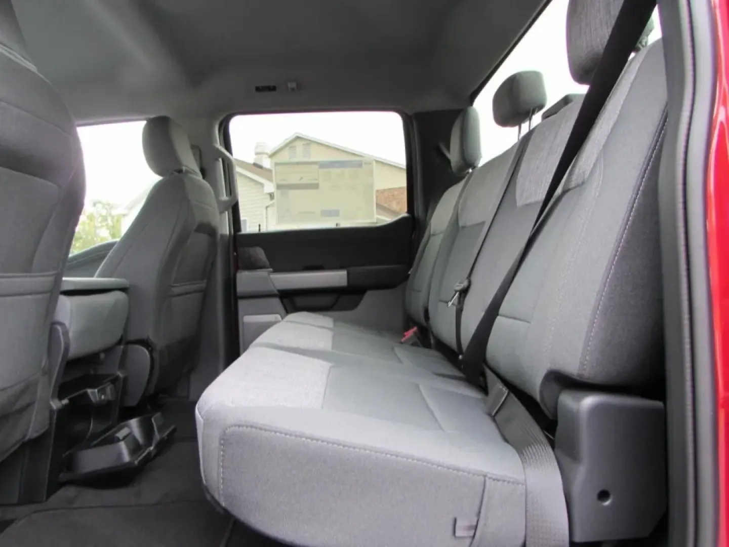 2026 /Medium Dark Slate Ford F-250SD XLT (1FT8W2BN3TE) with an 7.3L engine, located at 12836 Highway 21, De Soto, MO, 63020, (636) 337-7777, 38.151867, -90.575615 - **Conquer Every Journey with the 2026 Ford Super Duty F-250 SRW Now Available at Pettus Ford De Soto!**<br /> <br /> If you're in the market for a rugged truck that can keep up with your active lifestyle, look no further than the 2026 Ford Super Duty F-250 SRW. Perfectly crafted for both work and p - Photo#30