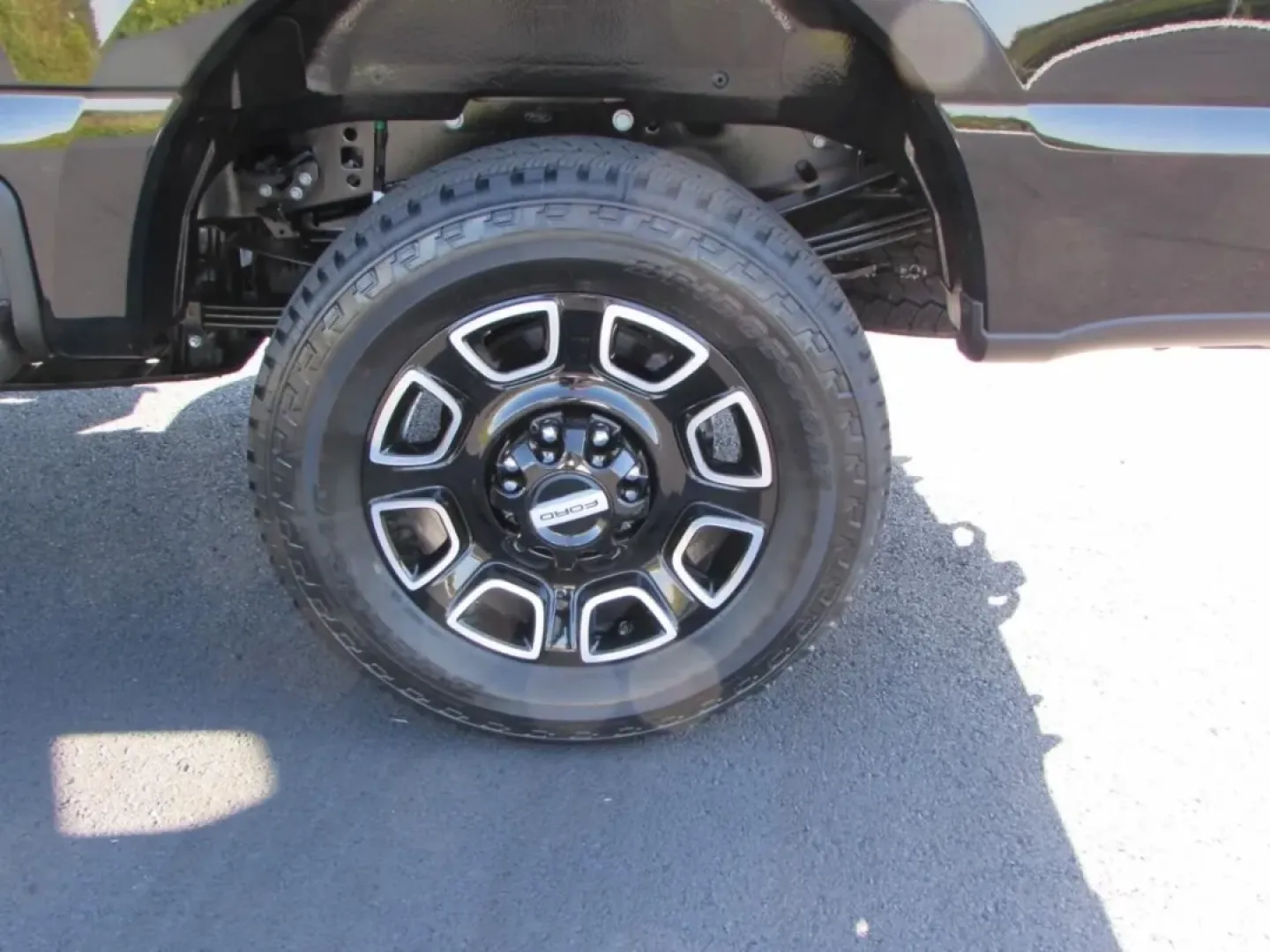 2026 /Black Onyx/Platinum Blue Ford F-350SD Platinum (1FT8W3BM5TE) with an 6.7L engine, located at 12836 Highway 21, De Soto, MO, 63020, (636) 337-7777, 38.151867, -90.575615 - Are you ready to elevate your adventures and tackle any challenge on or off the road? Look no further than this stunning 2026 Ford Super Duty F-350 SRW, now available at Pettus Ford De Soto. Located at 12836 Missouri Hwy 21, De Soto, MO 63020, our OEM dealership specializes in providing quality used - Photo#11