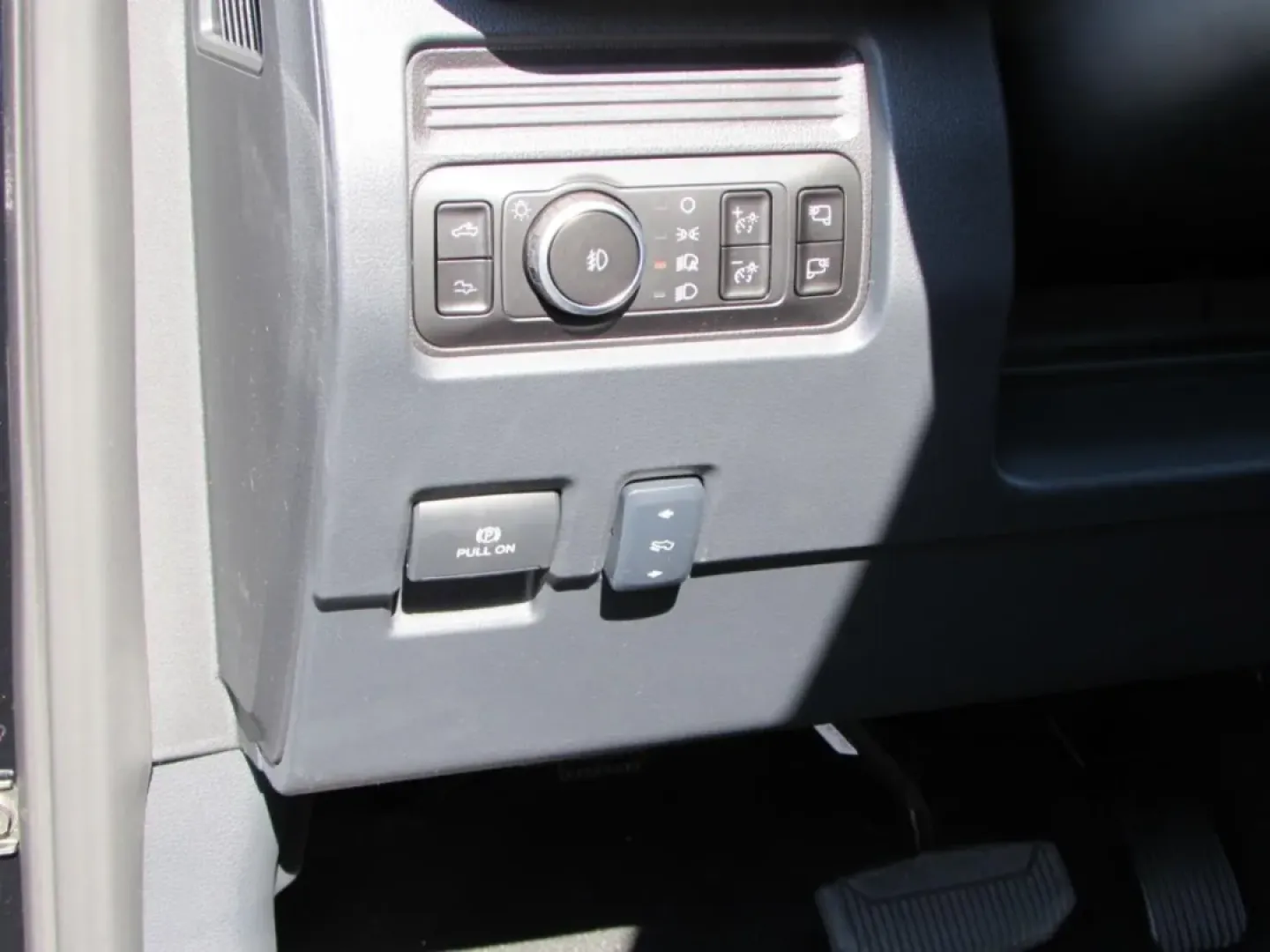 2026 /Black Onyx/Platinum Blue Ford F-350SD Platinum (1FT8W3BM5TE) with an 6.7L engine, located at 12836 Highway 21, De Soto, MO, 63020, (636) 337-7777, 38.151867, -90.575615 - Are you ready to elevate your adventures and tackle any challenge on or off the road? Look no further than this stunning 2026 Ford Super Duty F-350 SRW, now available at Pettus Ford De Soto. Located at 12836 Missouri Hwy 21, De Soto, MO 63020, our OEM dealership specializes in providing quality used - Photo#21