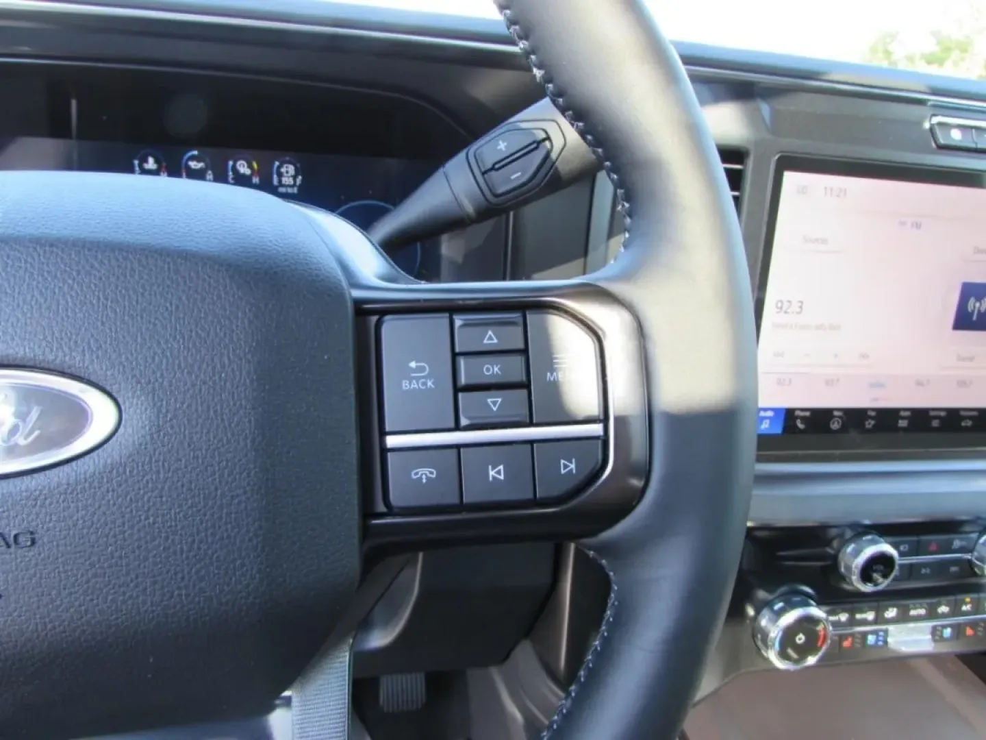 2026 /Black Onyx/Platinum Blue Ford F-350SD Platinum (1FT8W3BM5TE) with an 6.7L engine, located at 12836 Highway 21, De Soto, MO, 63020, (636) 337-7777, 38.151867, -90.575615 - Are you ready to elevate your adventures and tackle any challenge on or off the road? Look no further than this stunning 2026 Ford Super Duty F-350 SRW, now available at Pettus Ford De Soto. Located at 12836 Missouri Hwy 21, De Soto, MO 63020, our OEM dealership specializes in providing quality used - Photo#24