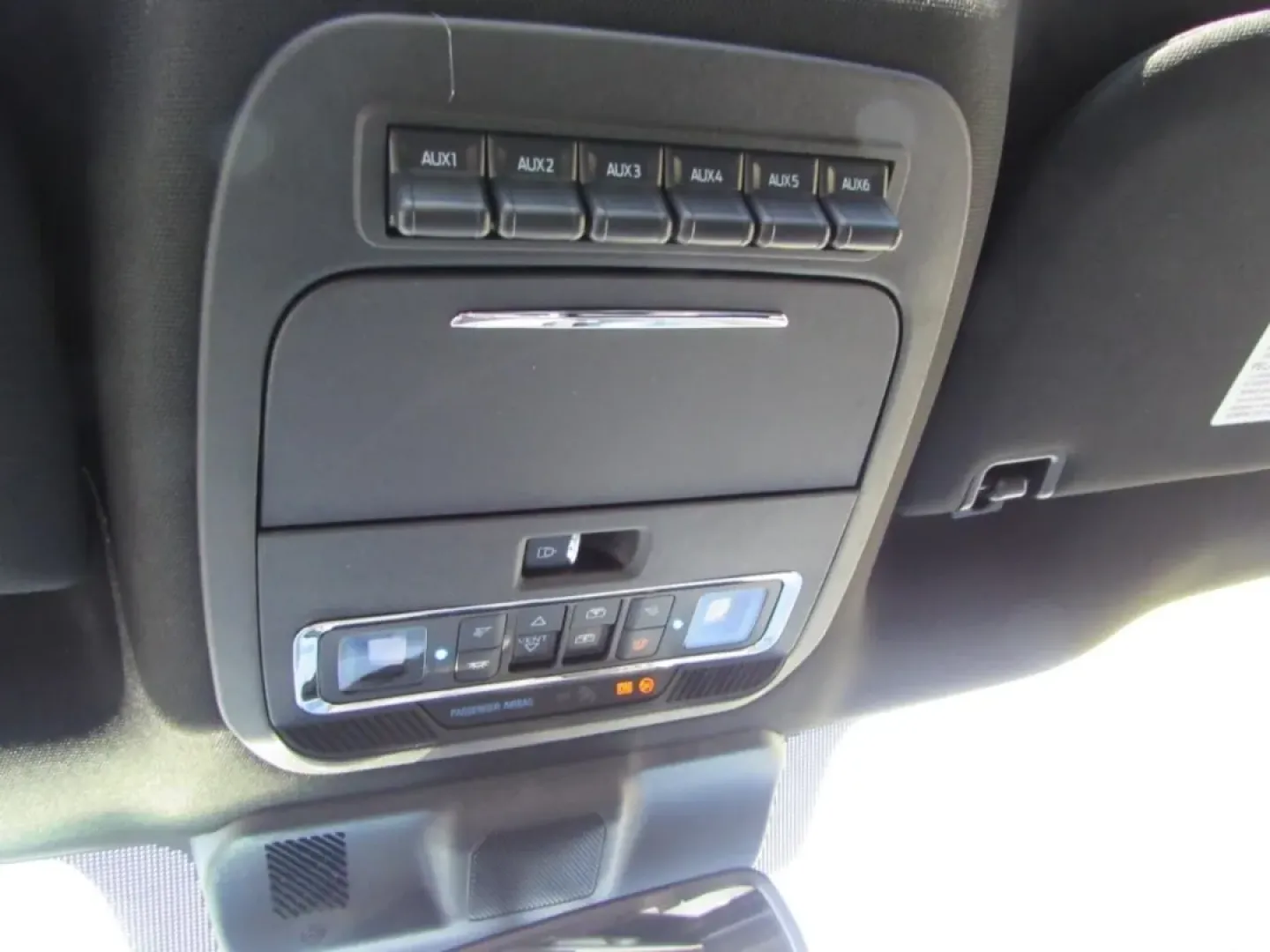 2026 /Black Onyx/Platinum Blue Ford F-350SD Platinum (1FT8W3BM5TE) with an 6.7L engine, located at 12836 Highway 21, De Soto, MO, 63020, (636) 337-7777, 38.151867, -90.575615 - Are you ready to elevate your adventures and tackle any challenge on or off the road? Look no further than this stunning 2026 Ford Super Duty F-350 SRW, now available at Pettus Ford De Soto. Located at 12836 Missouri Hwy 21, De Soto, MO 63020, our OEM dealership specializes in providing quality used - Photo#27