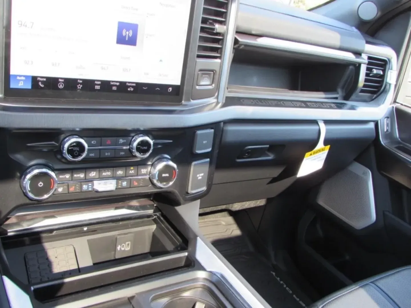 2026 /Black Onyx/Platinum Blue Ford F-350SD Platinum (1FT8W3BM5TE) with an 6.7L engine, located at 12836 Highway 21, De Soto, MO, 63020, (636) 337-7777, 38.151867, -90.575615 - Are you ready to elevate your adventures and tackle any challenge on or off the road? Look no further than this stunning 2026 Ford Super Duty F-350 SRW, now available at Pettus Ford De Soto. Located at 12836 Missouri Hwy 21, De Soto, MO 63020, our OEM dealership specializes in providing quality used - Photo#30