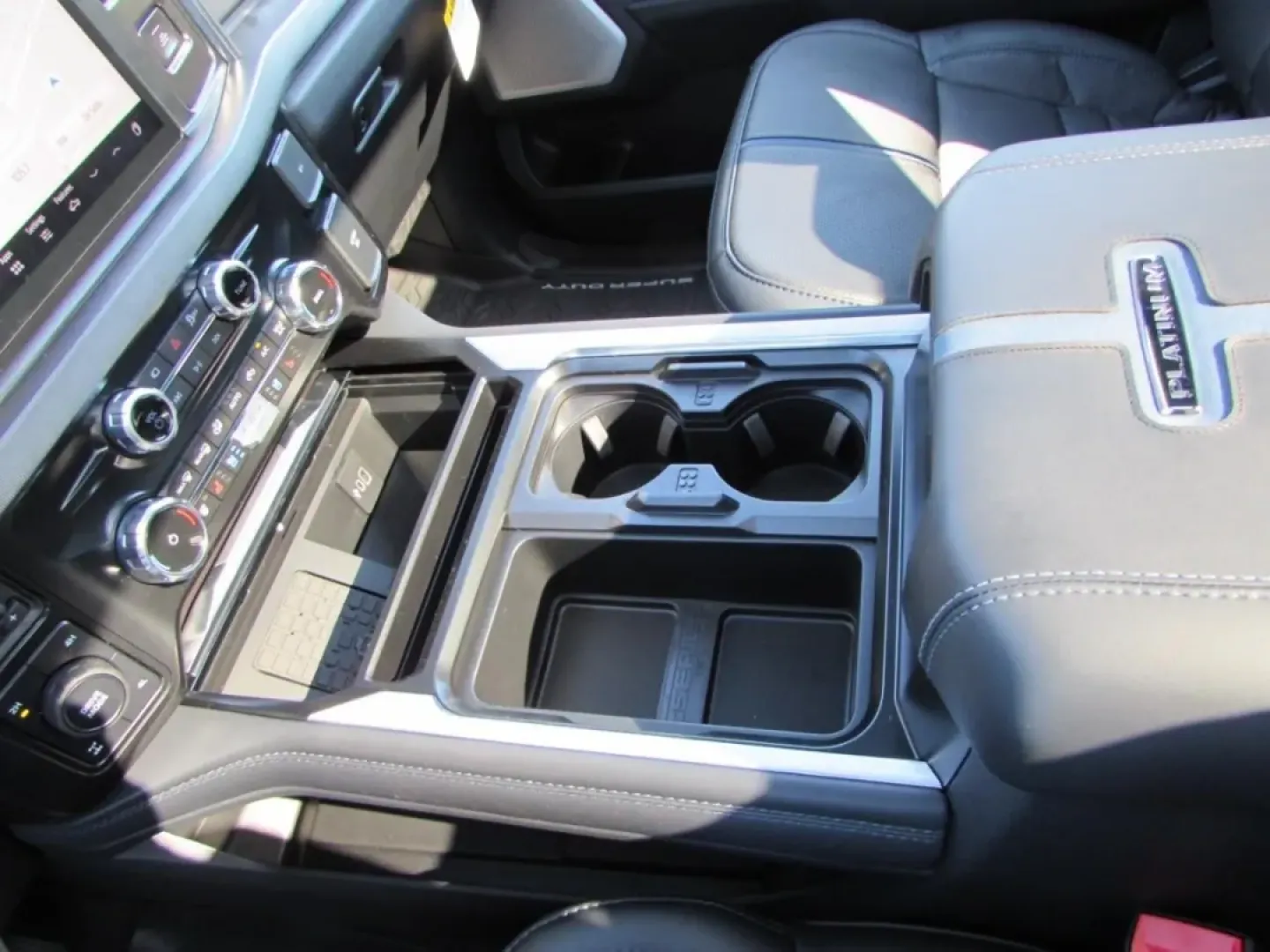 2026 /Black Onyx/Platinum Blue Ford F-350SD Platinum (1FT8W3BM5TE) with an 6.7L engine, located at 12836 Highway 21, De Soto, MO, 63020, (636) 337-7777, 38.151867, -90.575615 - Are you ready to elevate your adventures and tackle any challenge on or off the road? Look no further than this stunning 2026 Ford Super Duty F-350 SRW, now available at Pettus Ford De Soto. Located at 12836 Missouri Hwy 21, De Soto, MO 63020, our OEM dealership specializes in providing quality used - Photo#32