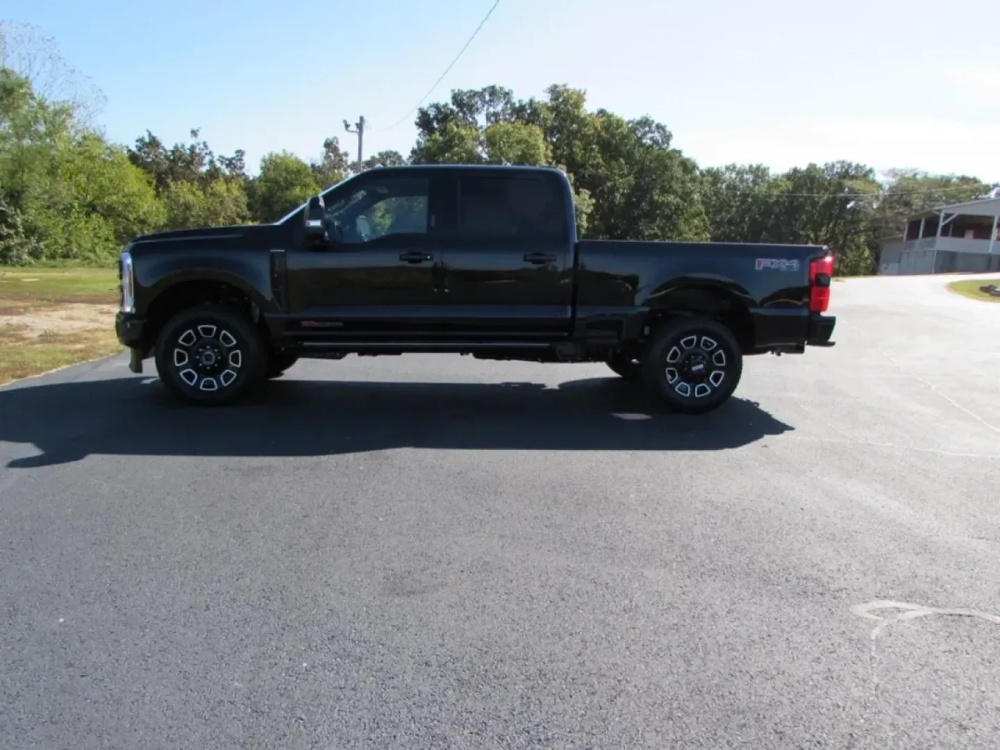 2026 /Black Onyx/Platinum Blue Ford F-350SD Platinum (1FT8W3BM5TE) with an 6.7L engine, located at 12836 Highway 21, De Soto, MO, 63020, (636) 337-7777, 38.151867, -90.575615 - Are you ready to elevate your adventures and tackle any challenge on or off the road? Look no further than this stunning 2026 Ford Super Duty F-350 SRW, now available at Pettus Ford De Soto. Located at 12836 Missouri Hwy 21, De Soto, MO 63020, our OEM dealership specializes in providing quality used - Photo#3