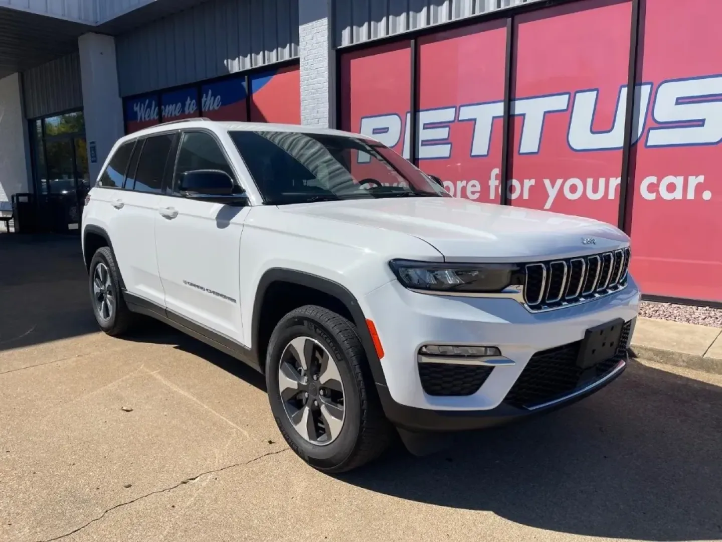 2024 /Global Black Cloth Jeep Grand Cherokee 4xe (1C4RJYB65RC) with an 2.0L I4 DOHC DI Turbo PHEV engine, Automatic transmission, located at 970 Woodlawn Dr., Farmington, MO, 63640, (573) 431-7800, 37.825642, -90.468674 - **Adventure Awaits: Your Next Journey Starts with the 2024 Jeep Grand Cherokee**<br /> <br /> Are you ready to elevate your commuting experience or embark on weekend adventures? Discover the perfect blend of style, performance, and versatility with the 2024 Jeep Grand Cherokee, now available at Pett - Photo#0