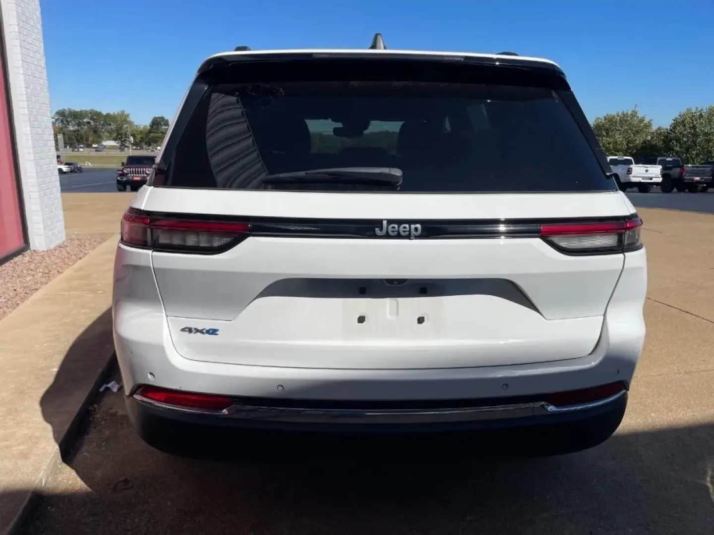 2024 /Global Black Cloth Jeep Grand Cherokee 4xe (1C4RJYB65RC) with an 2.0L I4 DOHC DI Turbo PHEV engine, Automatic transmission, located at 970 Woodlawn Dr., Farmington, MO, 63640, (573) 431-7800, 37.825642, -90.468674 - **Adventure Awaits: Your Next Journey Starts with the 2024 Jeep Grand Cherokee**<br /> <br /> Are you ready to elevate your commuting experience or embark on weekend adventures? Discover the perfect blend of style, performance, and versatility with the 2024 Jeep Grand Cherokee, now available at Pett - Photo#4