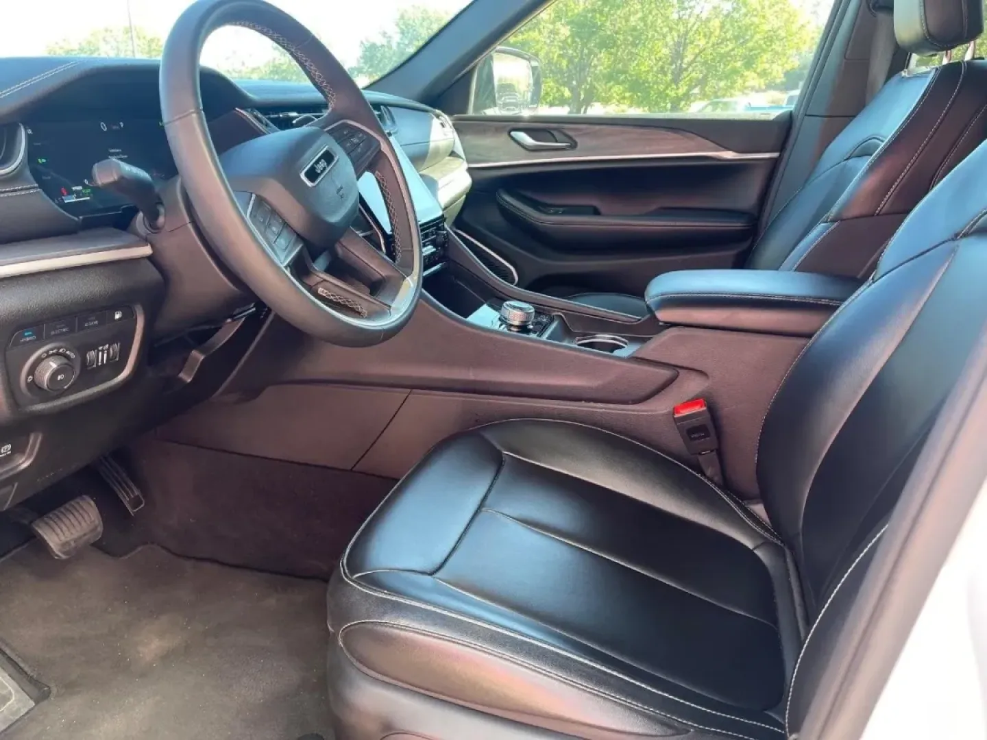 2024 /Global Black Cloth Jeep Grand Cherokee 4xe (1C4RJYB65RC) with an 2.0L I4 DOHC DI Turbo PHEV engine, Automatic transmission, located at 970 Woodlawn Dr., Farmington, MO, 63640, (573) 431-7800, 37.825642, -90.468674 - **Adventure Awaits: Your Next Journey Starts with the 2024 Jeep Grand Cherokee**<br /> <br /> Are you ready to elevate your commuting experience or embark on weekend adventures? Discover the perfect blend of style, performance, and versatility with the 2024 Jeep Grand Cherokee, now available at Pett - Photo#7