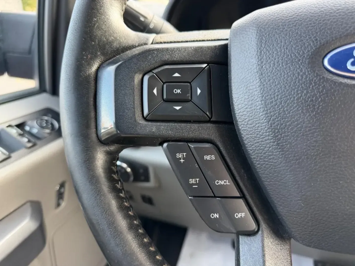 2019 /Dark Earth Gray Cloth Ford F-150 4WD SuperCrew Box (1FTEW1E55KK) with an 5.0L engine, located at 970 Woodlawn Dr., Farmington, MO, 63640, (573) 431-7800, 37.825642, -90.468674 - **Unleash Adventure with the 2019 Ford F-150 at Pettus CDJR Farmington!**<br /> <br /> Are you ready to tackle your next big adventure? Whether you're hauling gear for a weekend camping trip, navigating the daily grind, or transporting your family to the next soccer game, the 2019 Ford F-150 is your - Photo#12